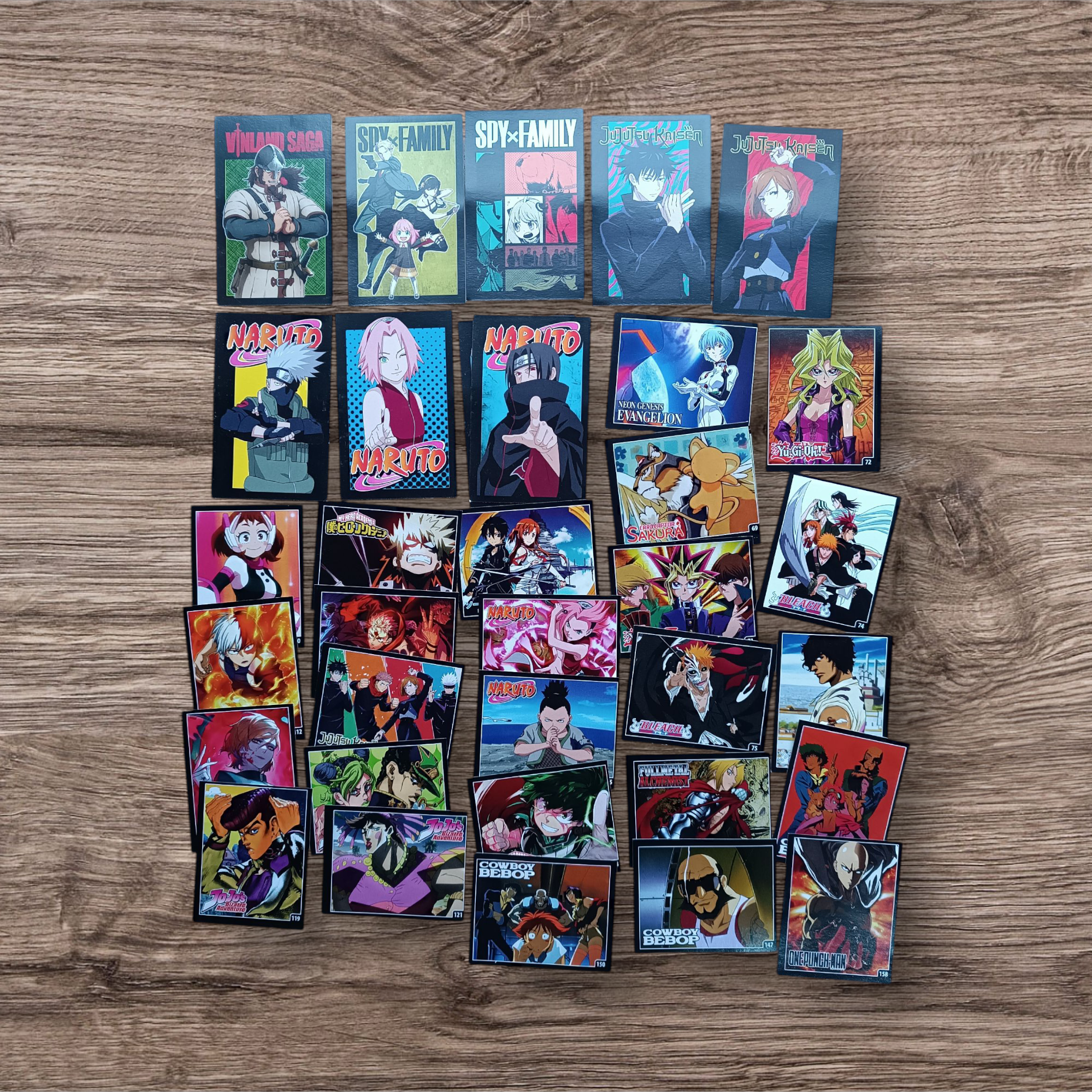 Lote 65 figuritas + 40 cartas Universo Animé