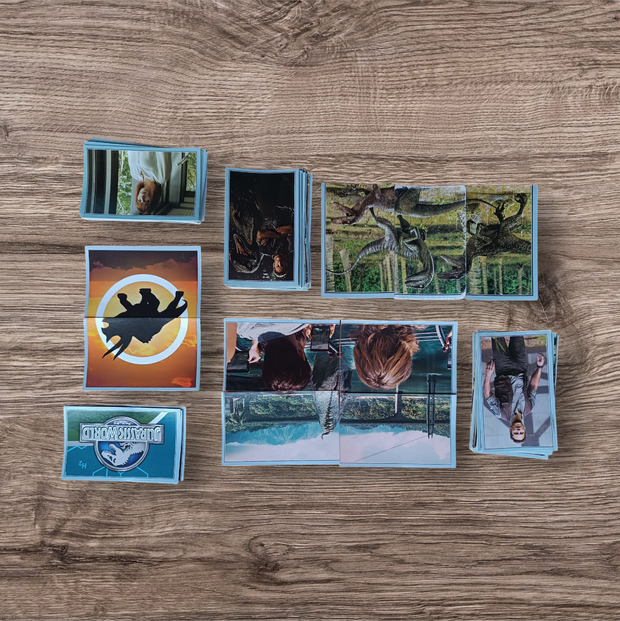 Lote 112 figuritas sin repetir Jurassic World