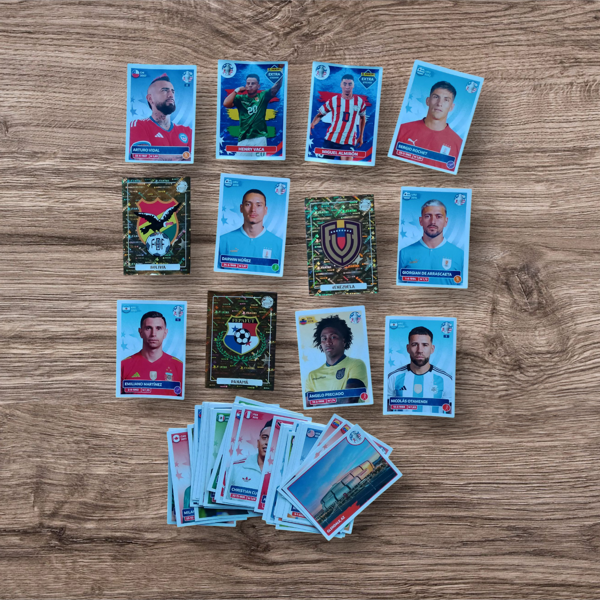 Lote 45 figuritas + 2 extras Copa América 2024