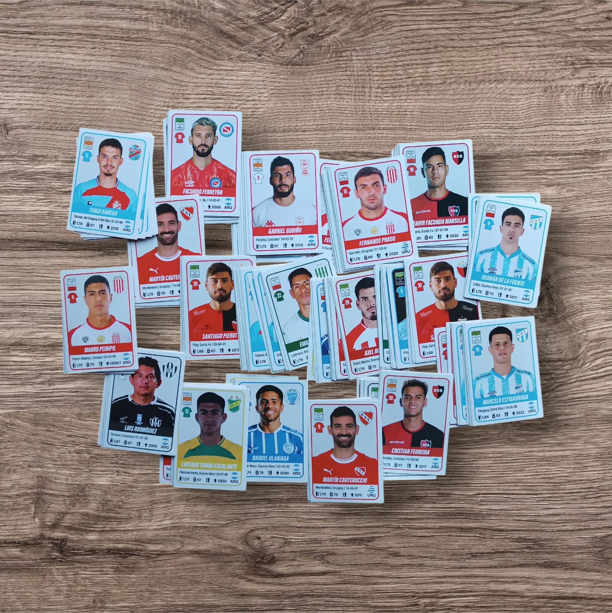 Lote 250 figuritas Fútbol Argentino 2023