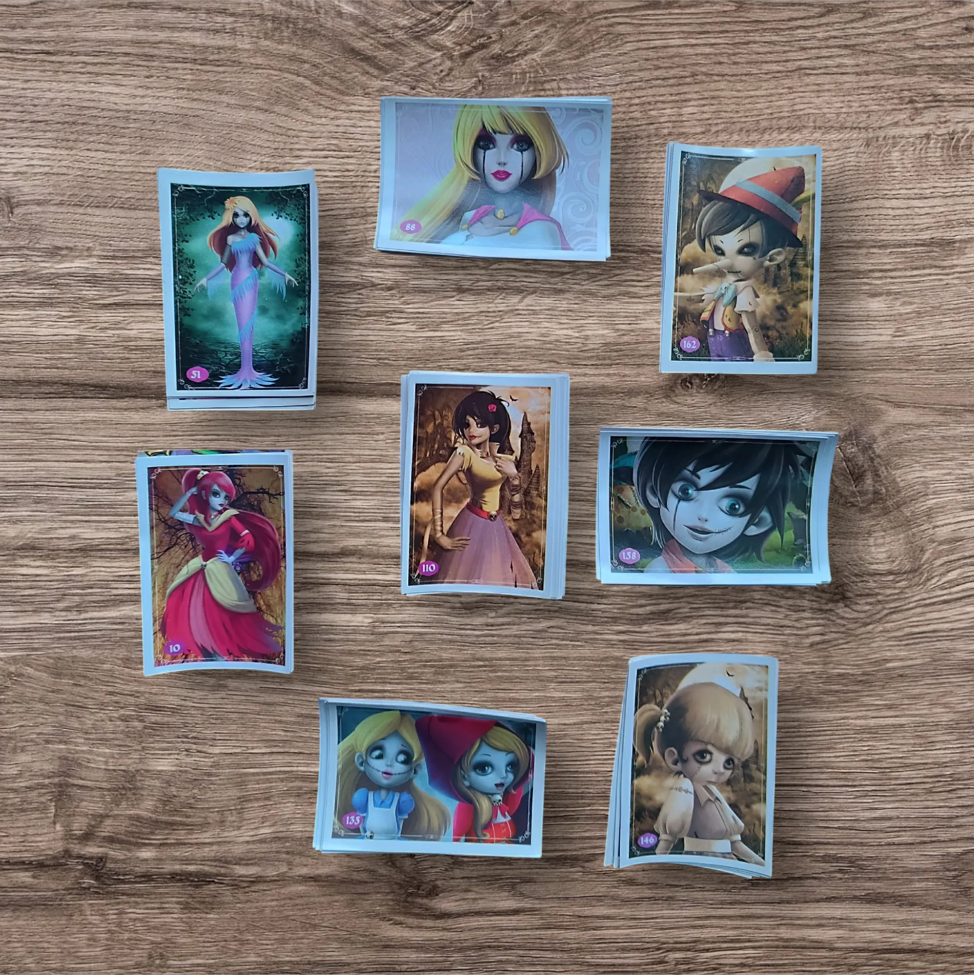 Lote 71 figuritas sin repetir Princesas Zombies