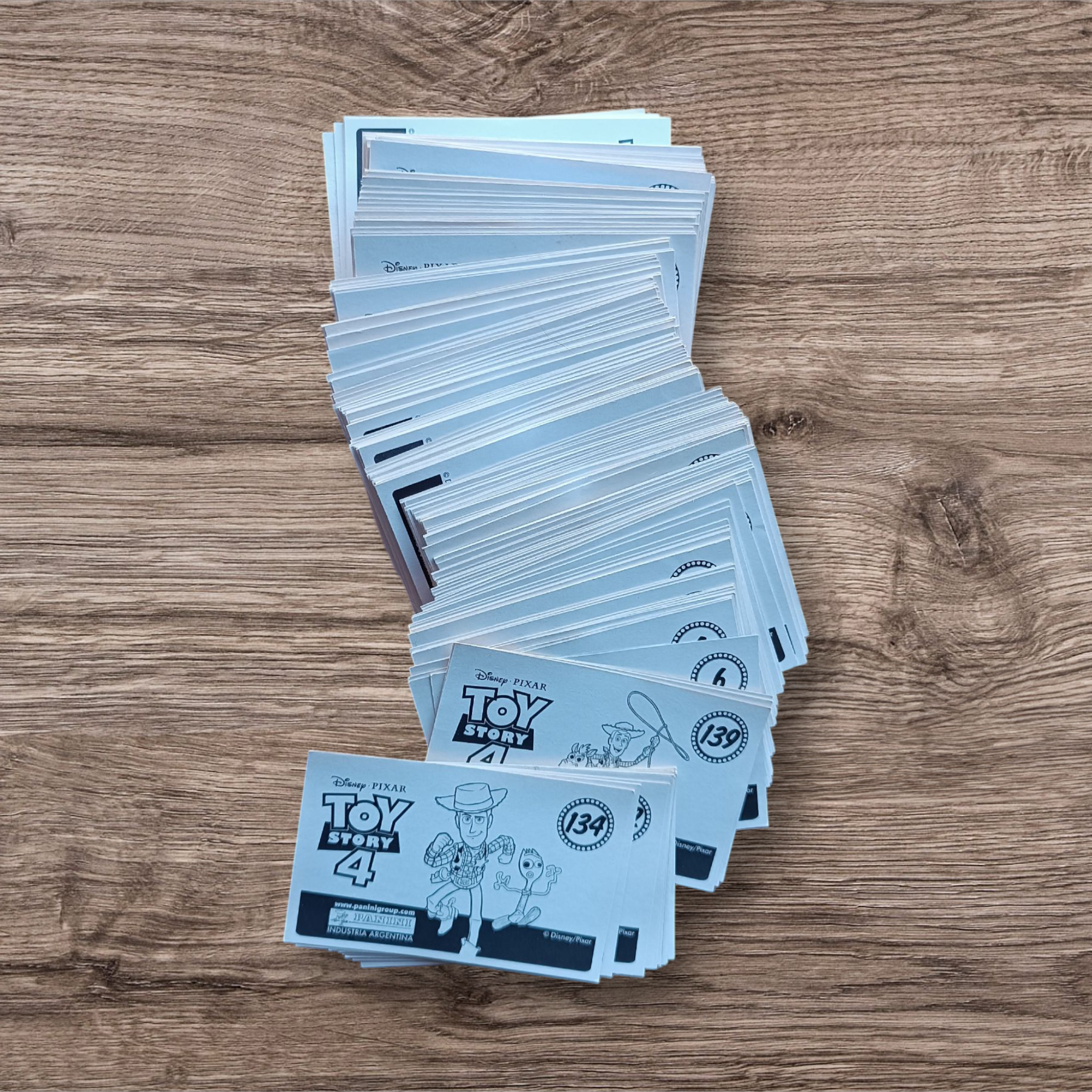 Lote 179 figuritas sin repetir Toy Story 4