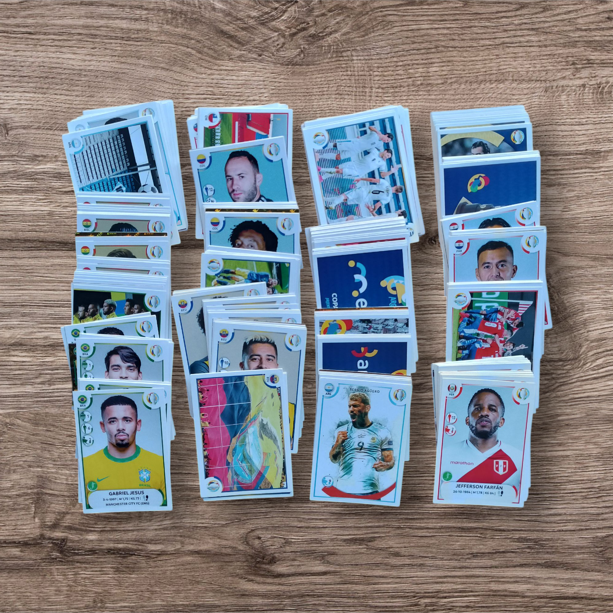 Lote 355 figuritas (Messi incluido) Copa América 2021