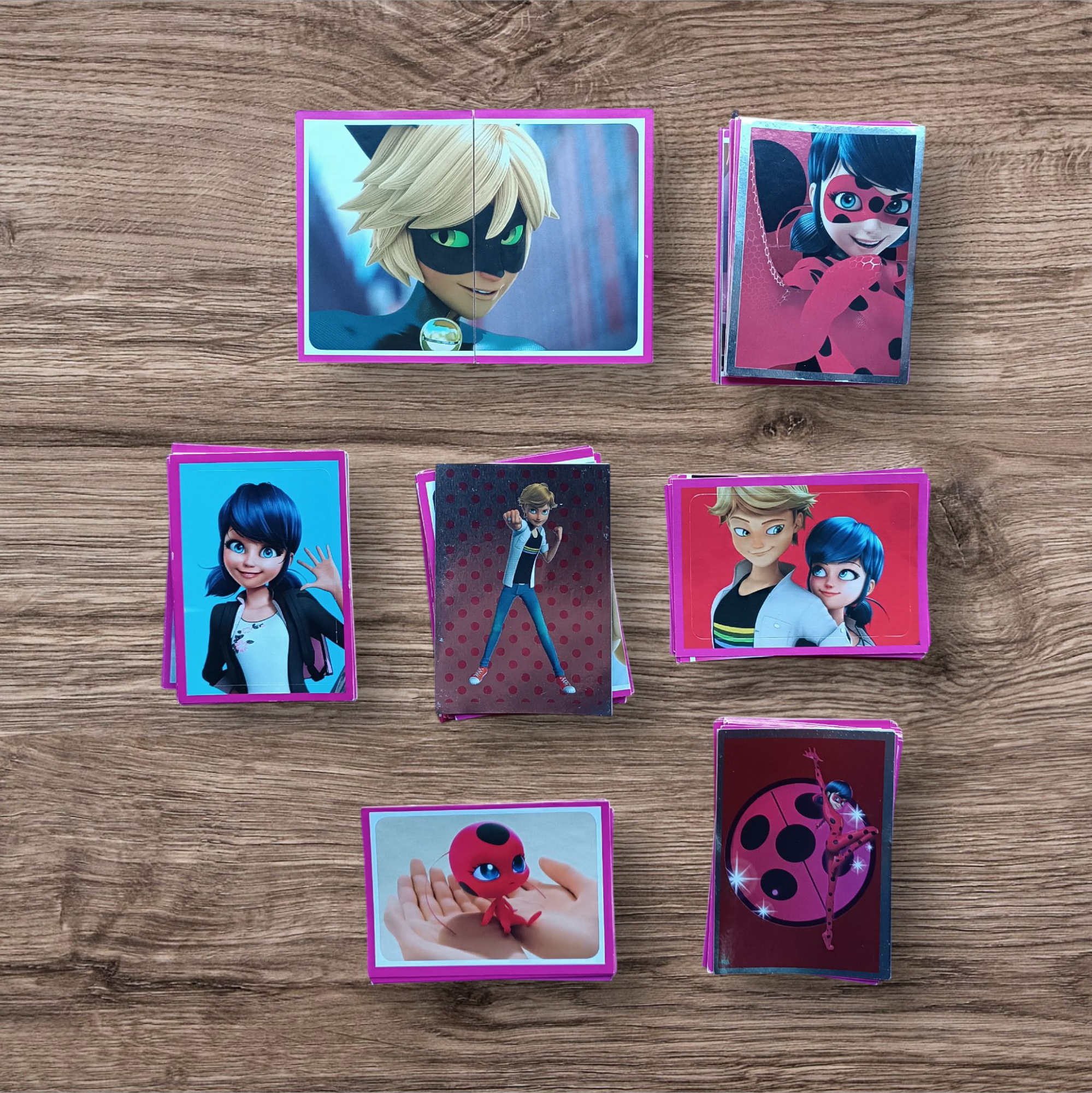 Lote 99 figuritas sin repetir Miraculous