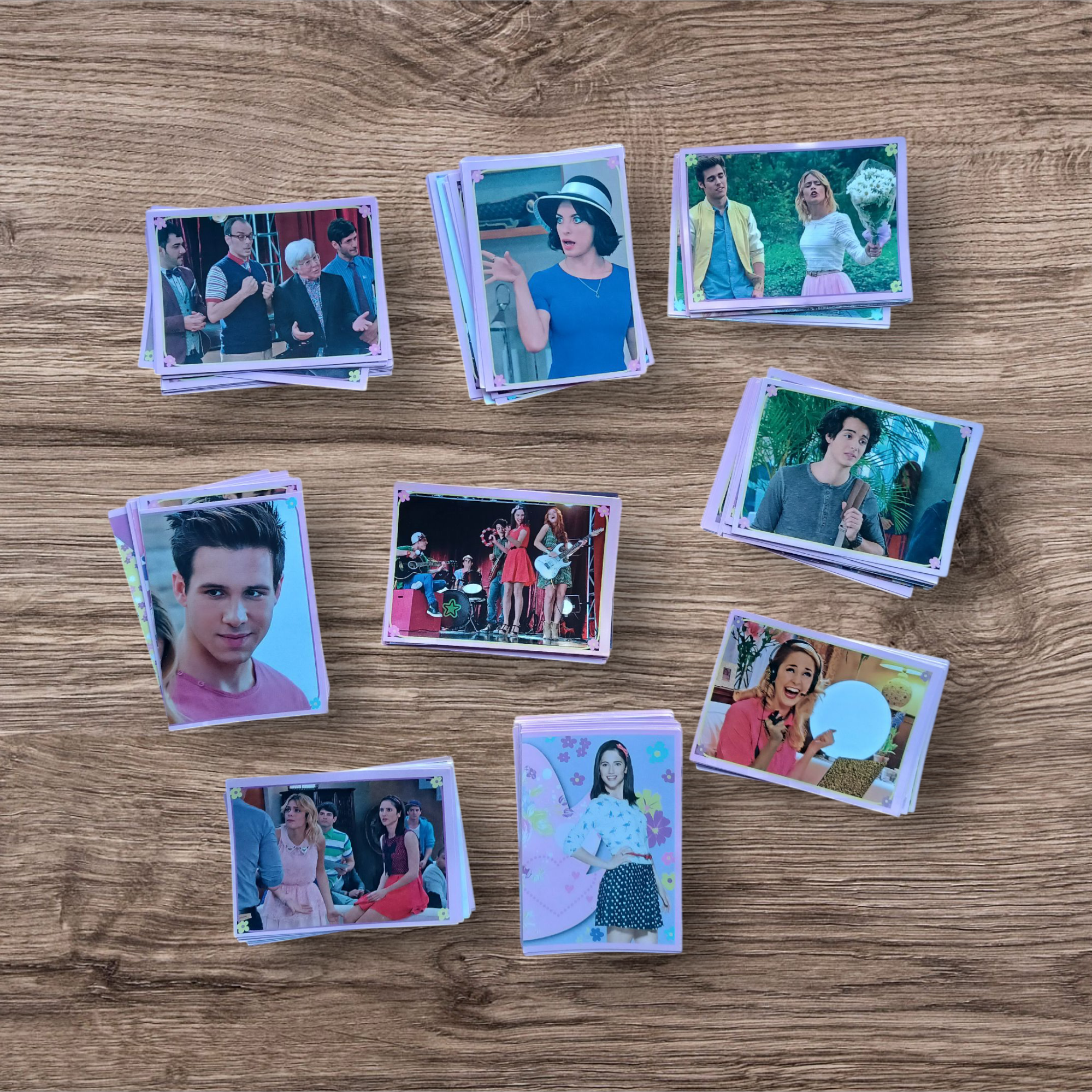 Lote 121 figuritas sin repetir Violetta