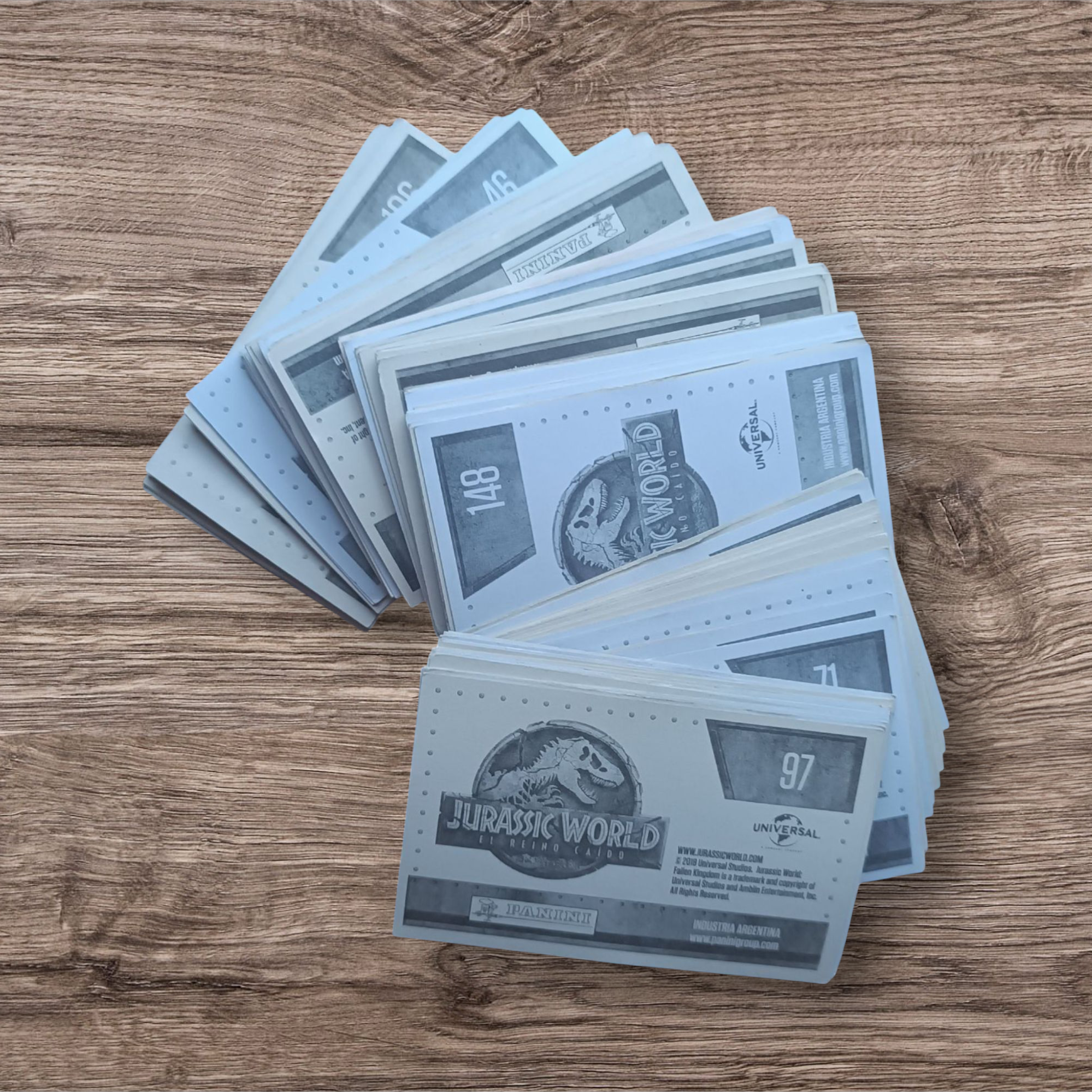 Lote 160 figuritas sin repetir Jurassic World