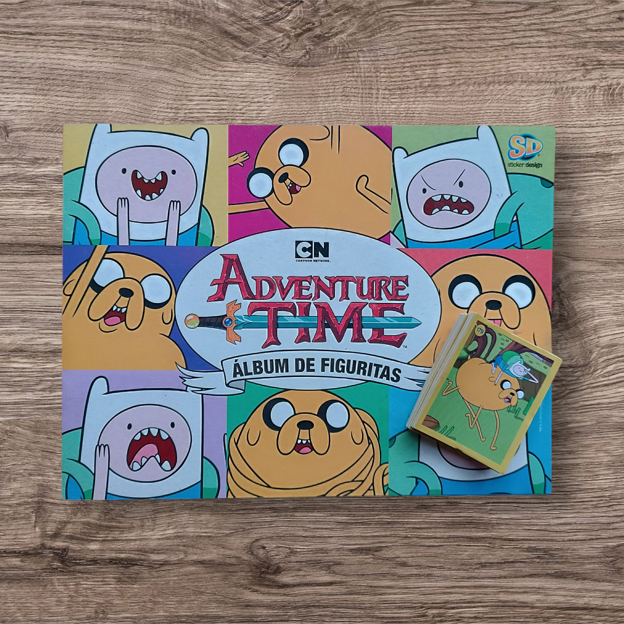 Álbum + 57 figuritas sin repetir Adventure Time
