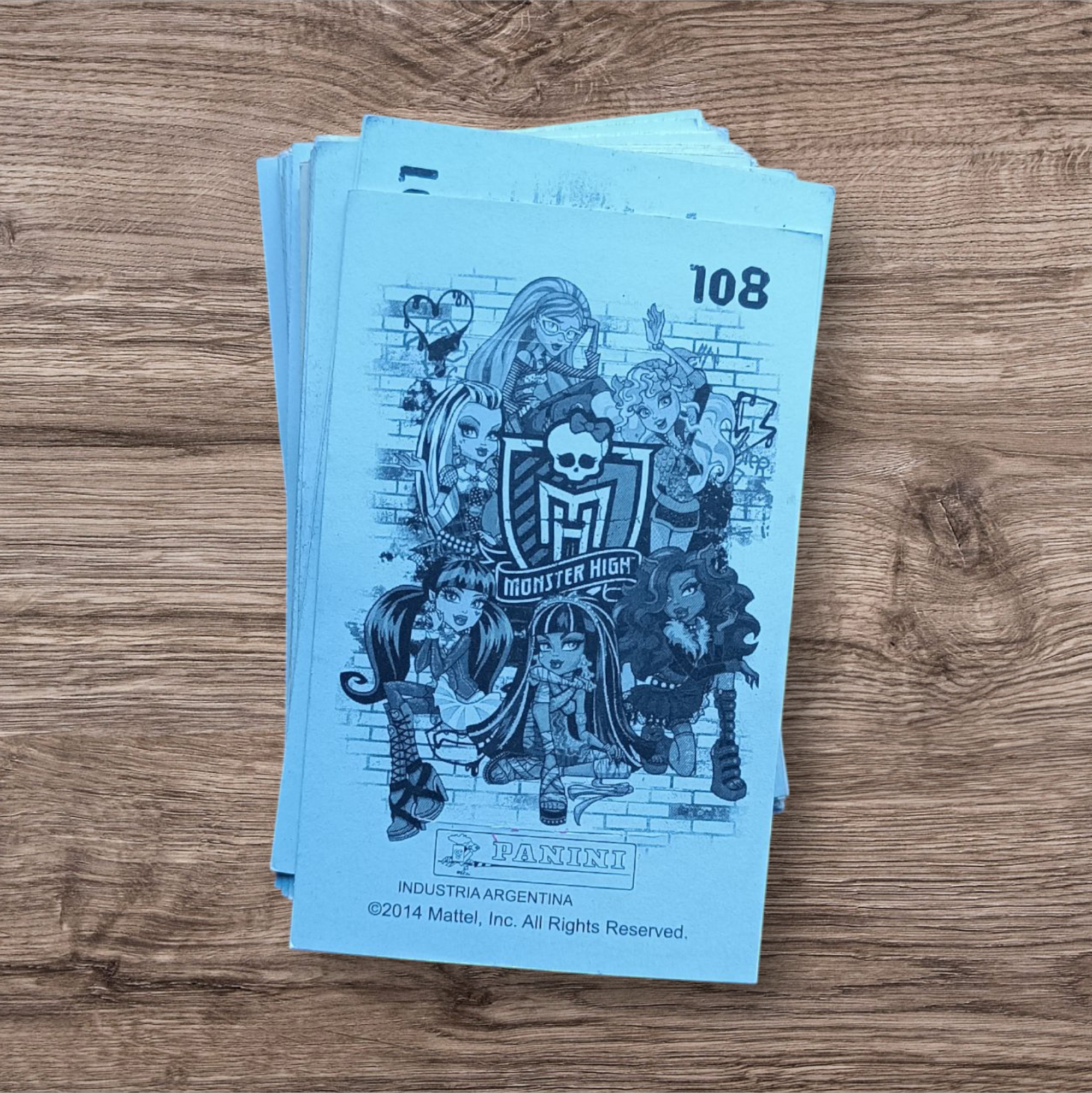 Lote 112 figuritas sin repetir Monster High