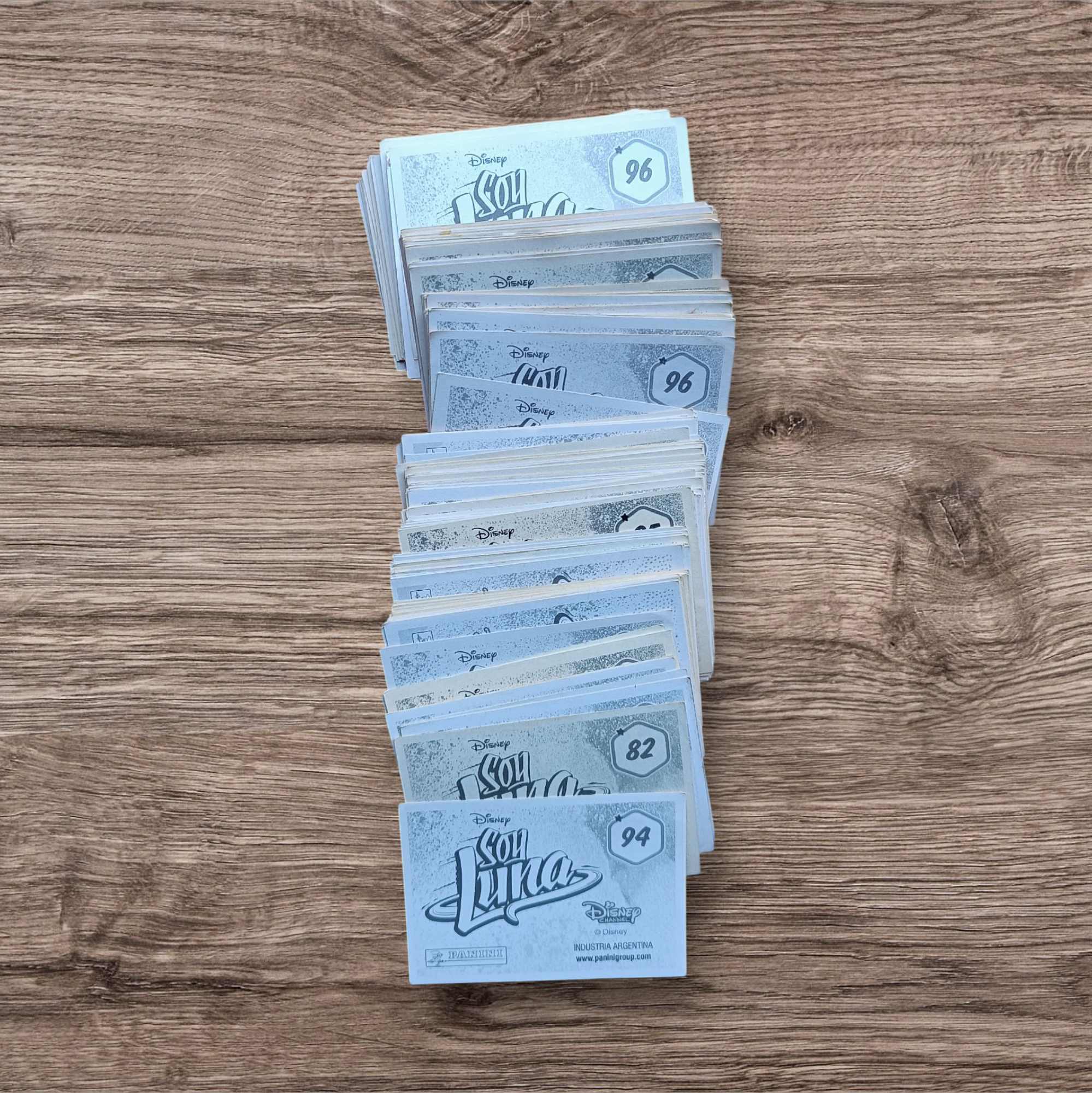 Lote 230 figuritas Soy Luna