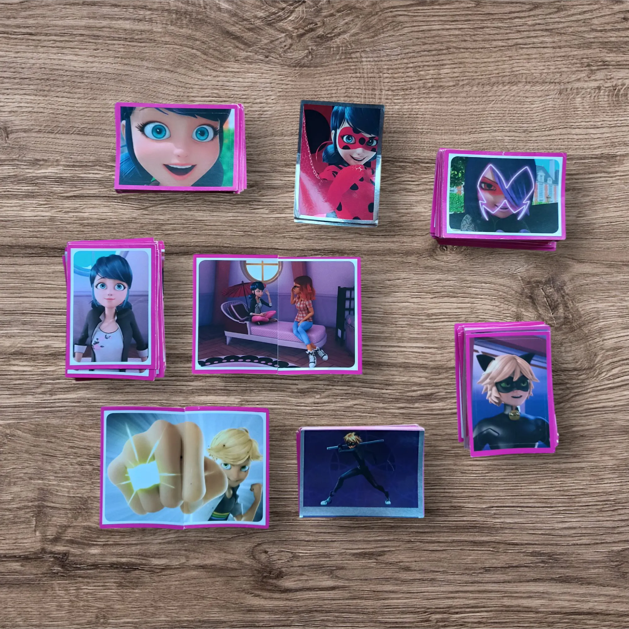 Lote 300 figuritas Miraculous