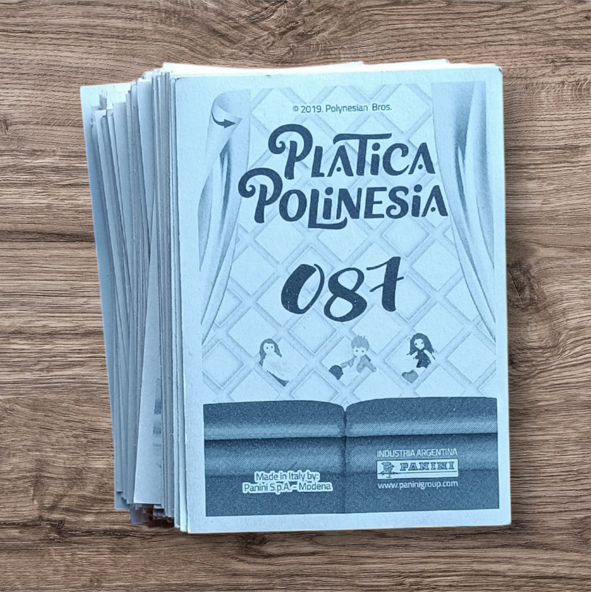 Lote 156 figuritas Plática Polinesia