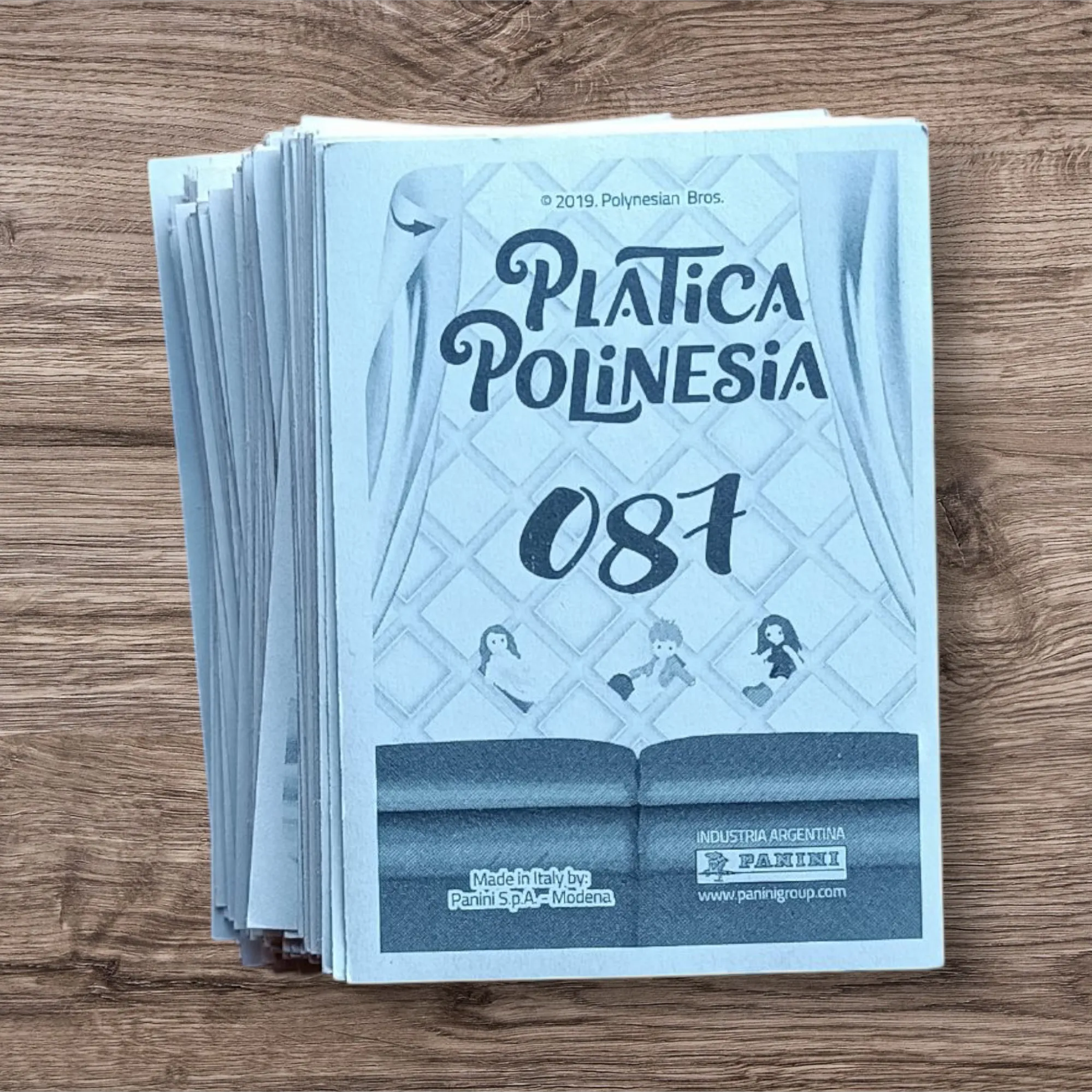 Lote 156 figuritas Plática Polinesia