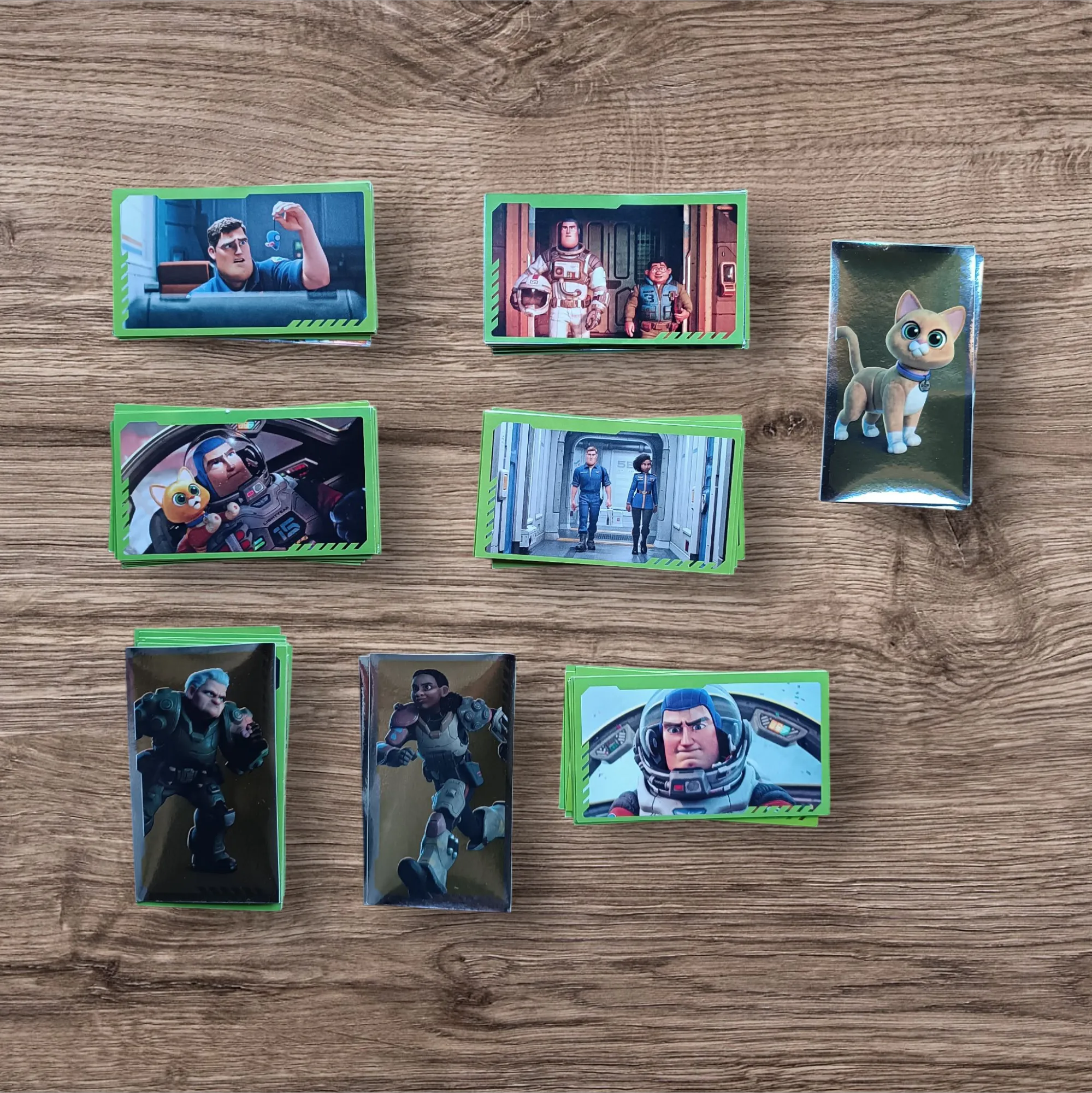 Lote 75 figuritas sin repetir Lightyear