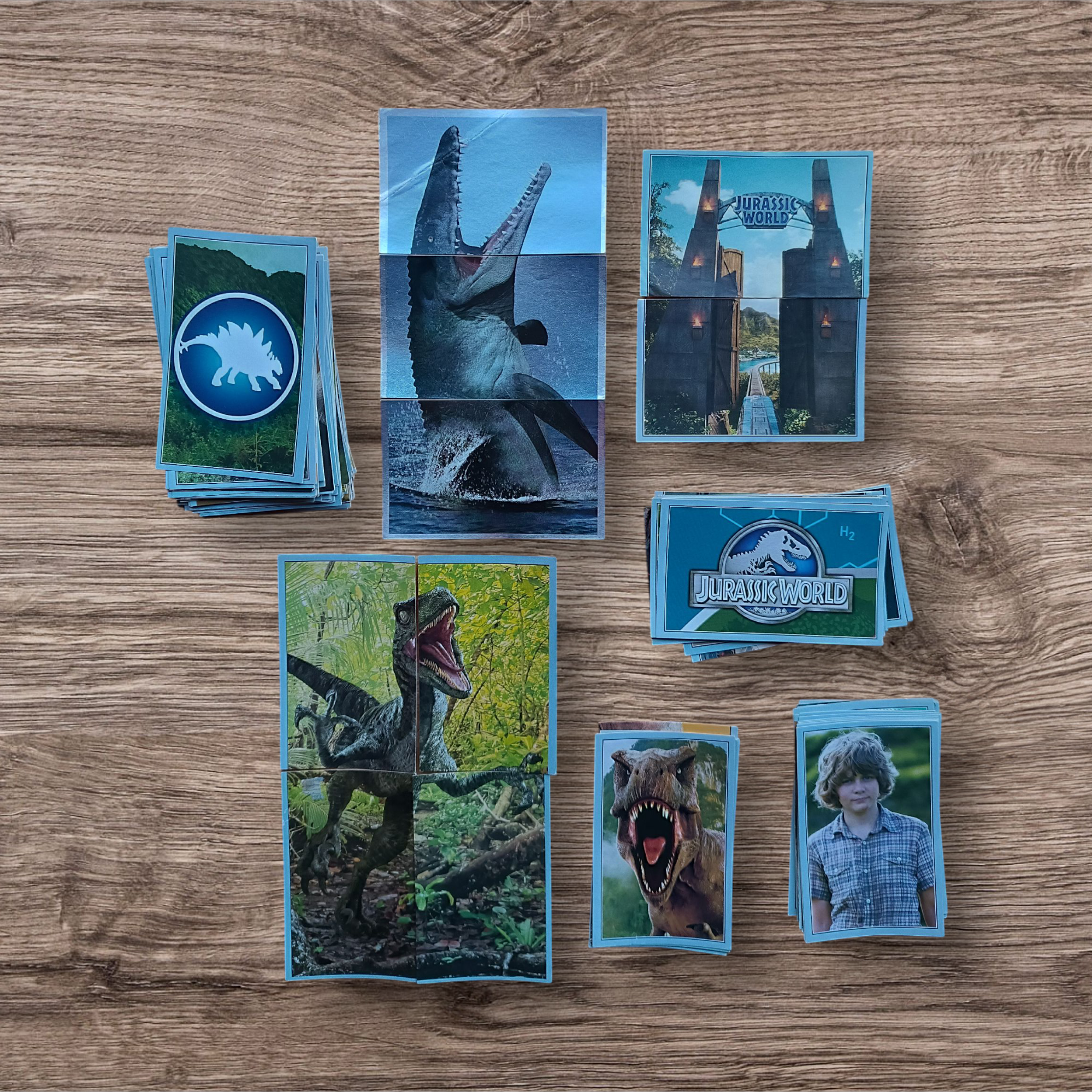 Lote 177 figuritas sin repetir Jurassic World