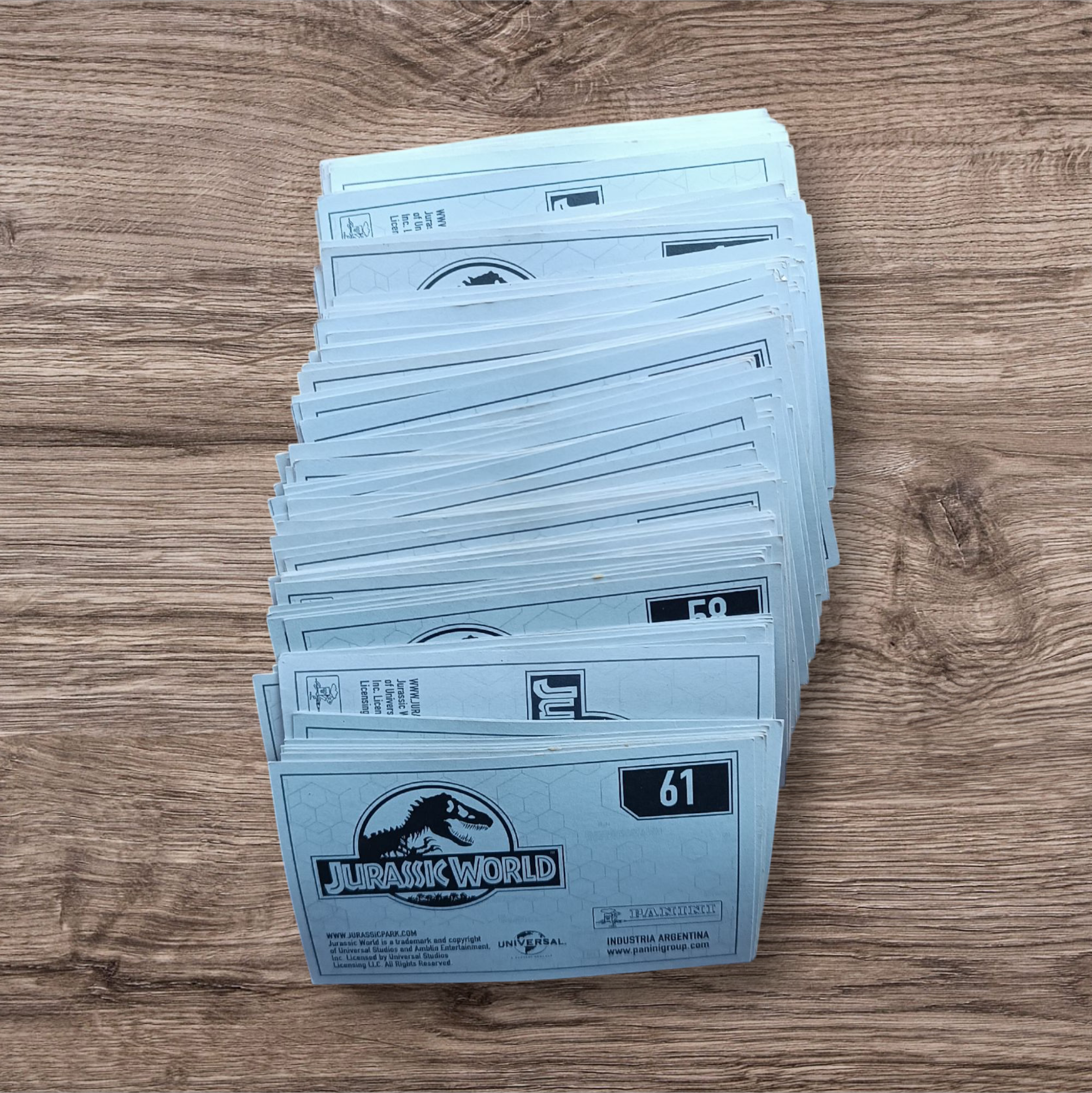 Lote 177 figuritas sin repetir Jurassic World