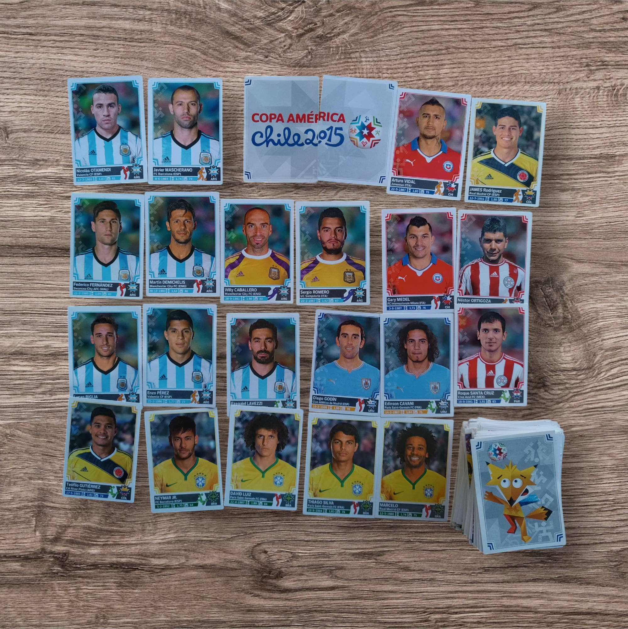 Lote 322 figuritas sin repetir Copa América Chile 2015