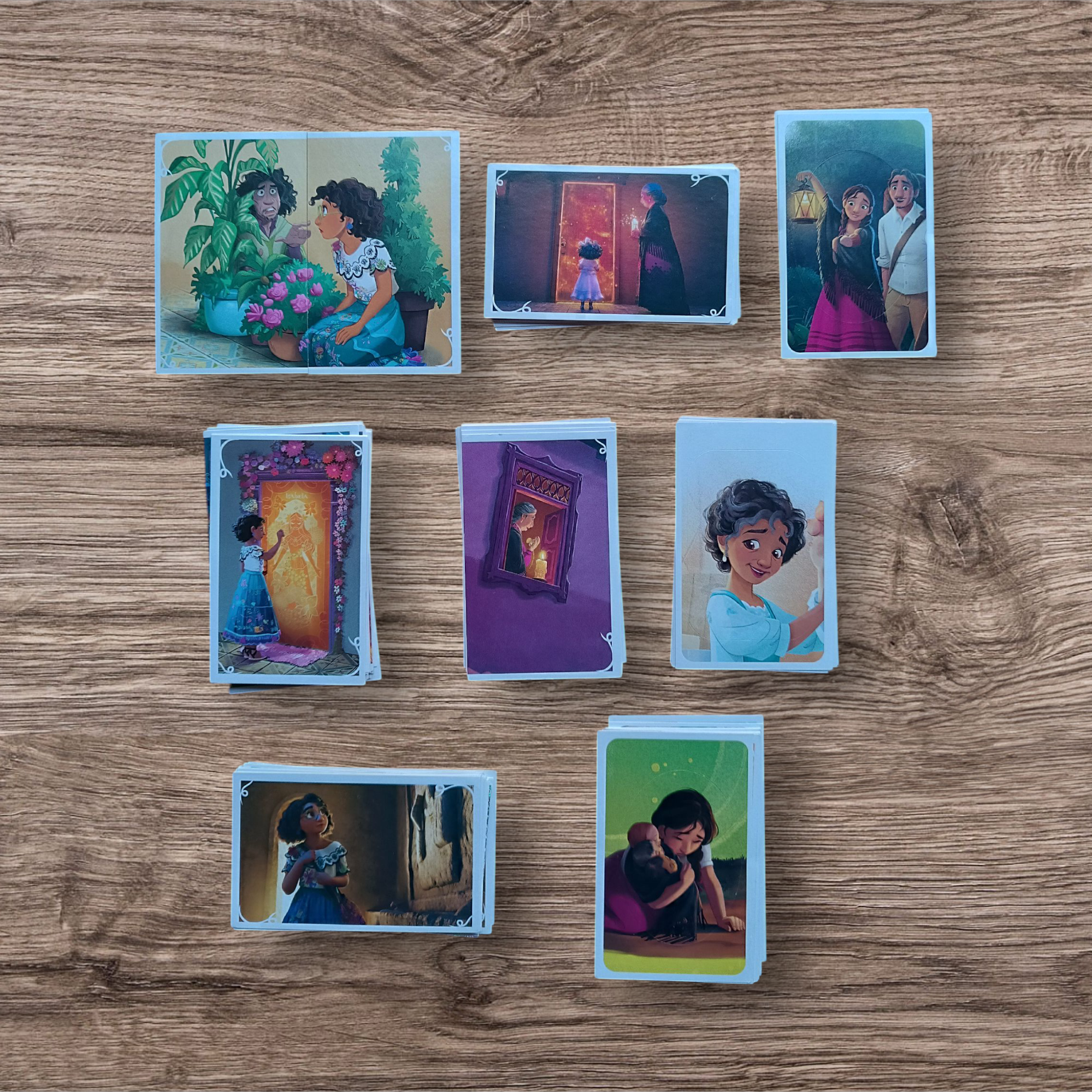 Lote 99 figuritas sin repetir Encanto