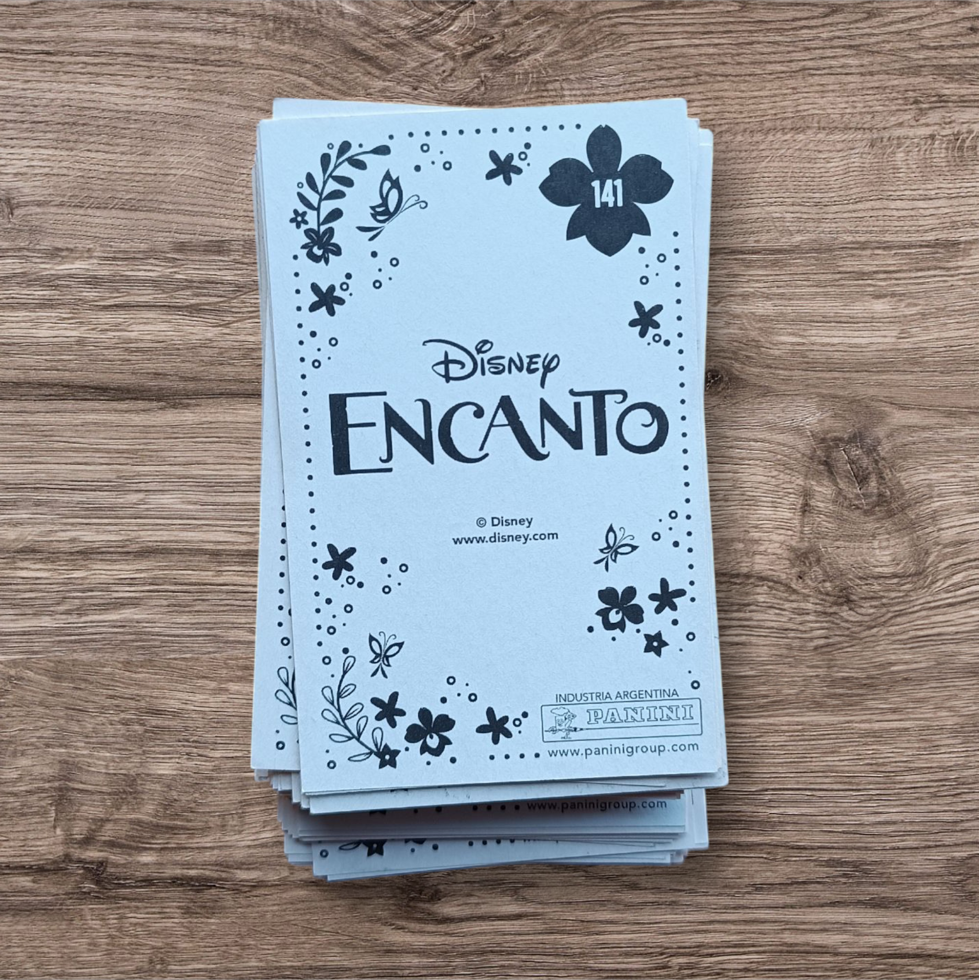 Lote 99 figuritas sin repetir Encanto