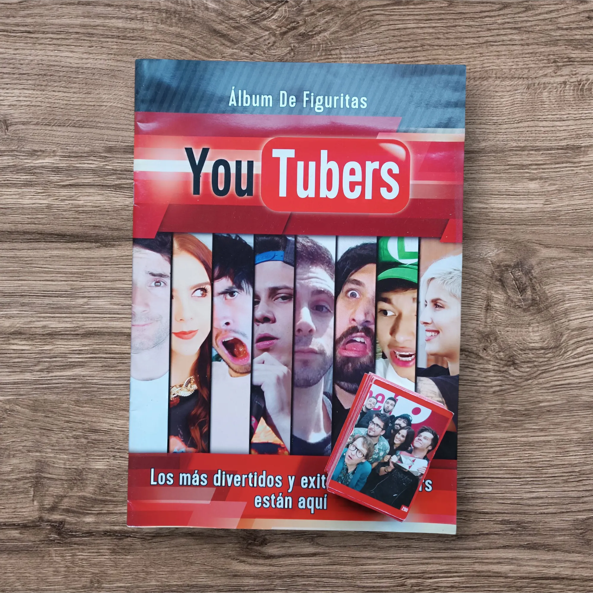 Álbum + 107 figuritas sin repetir Youtubers