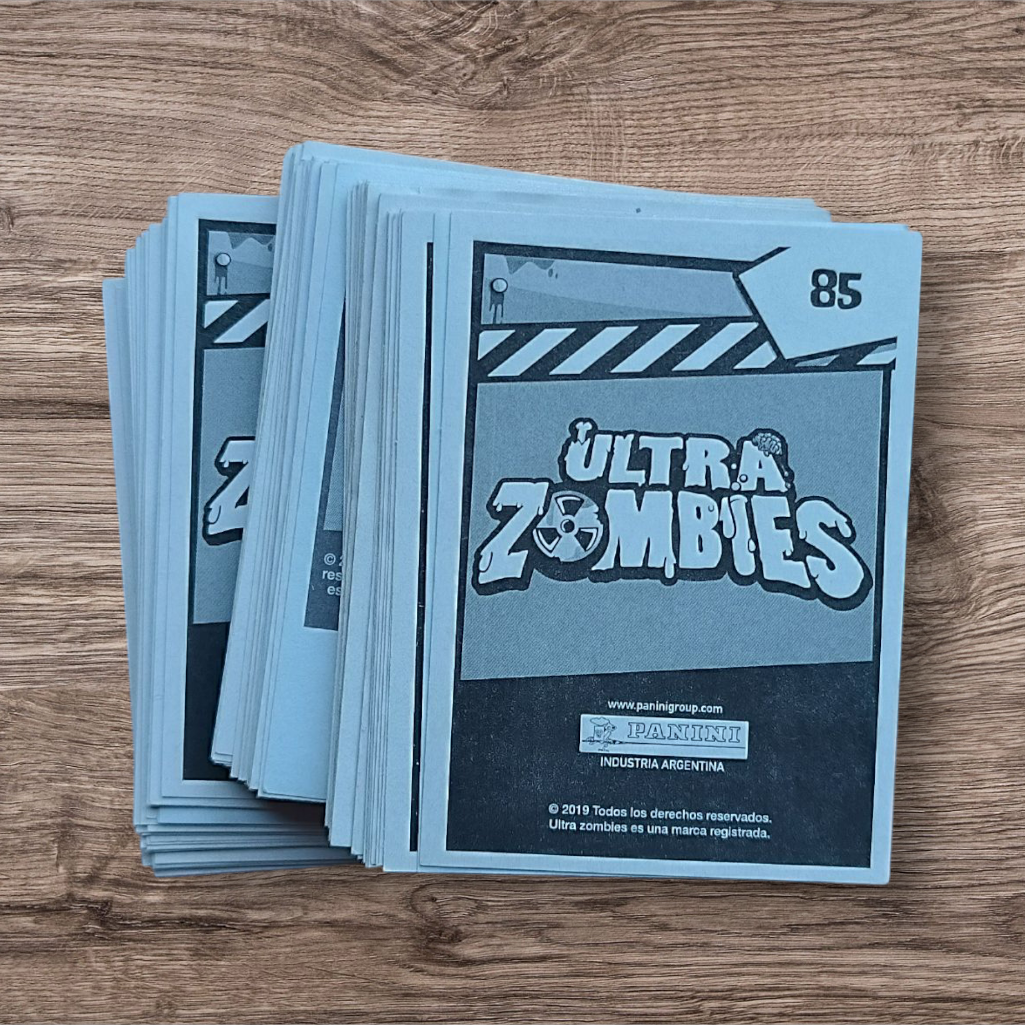 Lote 111 figuritas sin repetir Ultra Zombies