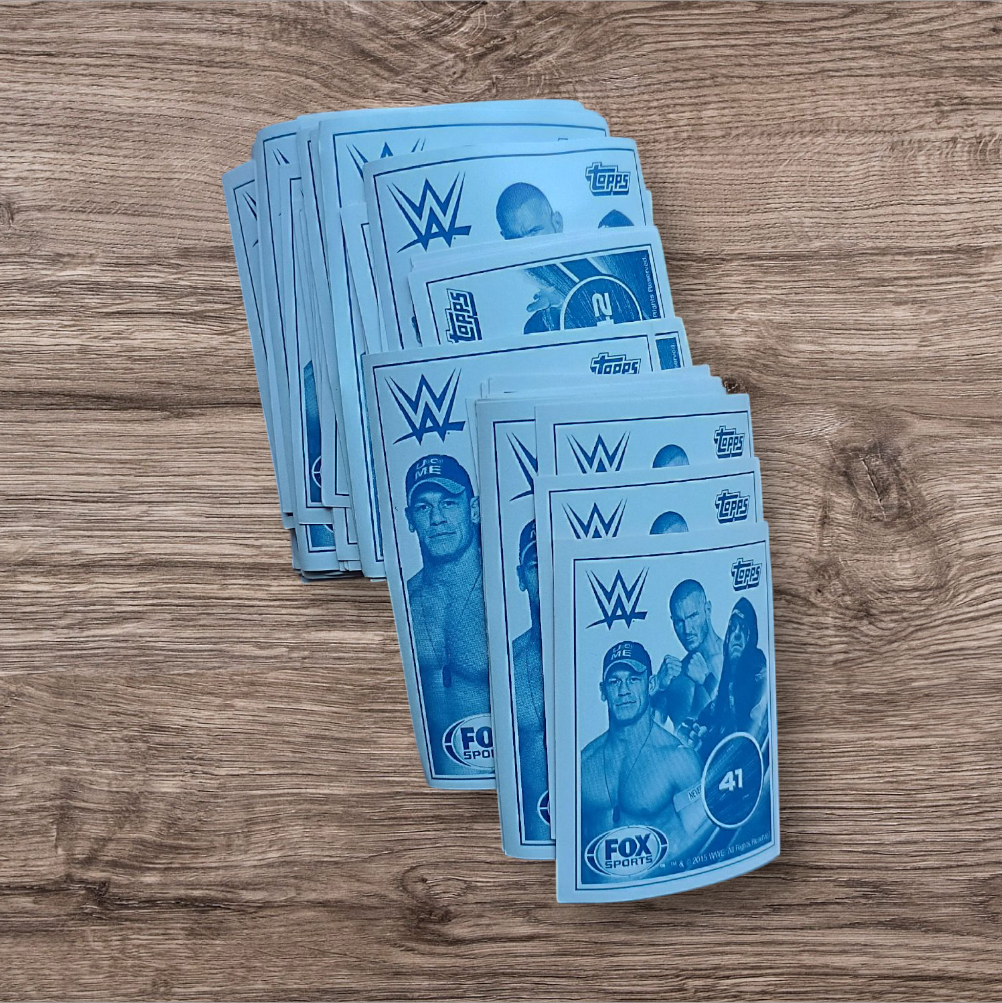 Lote 70 figuritas sin repetir WWE