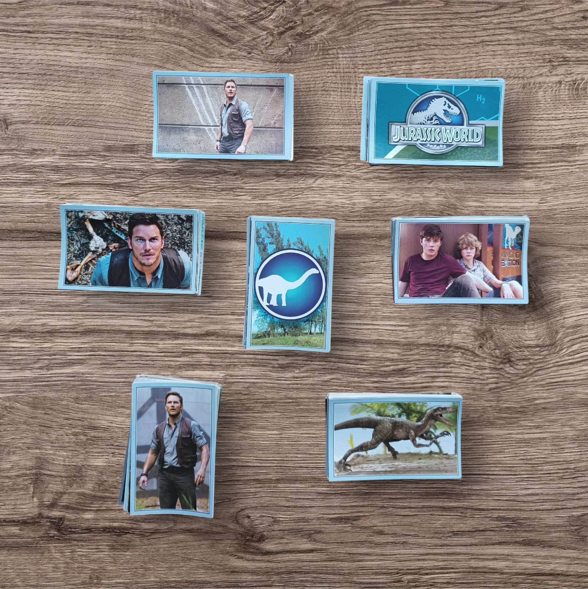 Lote 168 figuritas sin repetir Jurassic World