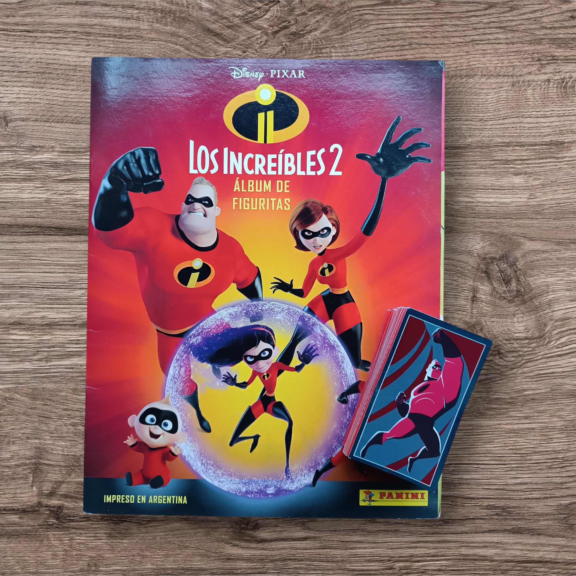 Álbum + 120 figuritas sin repetir Los Increíbles 2