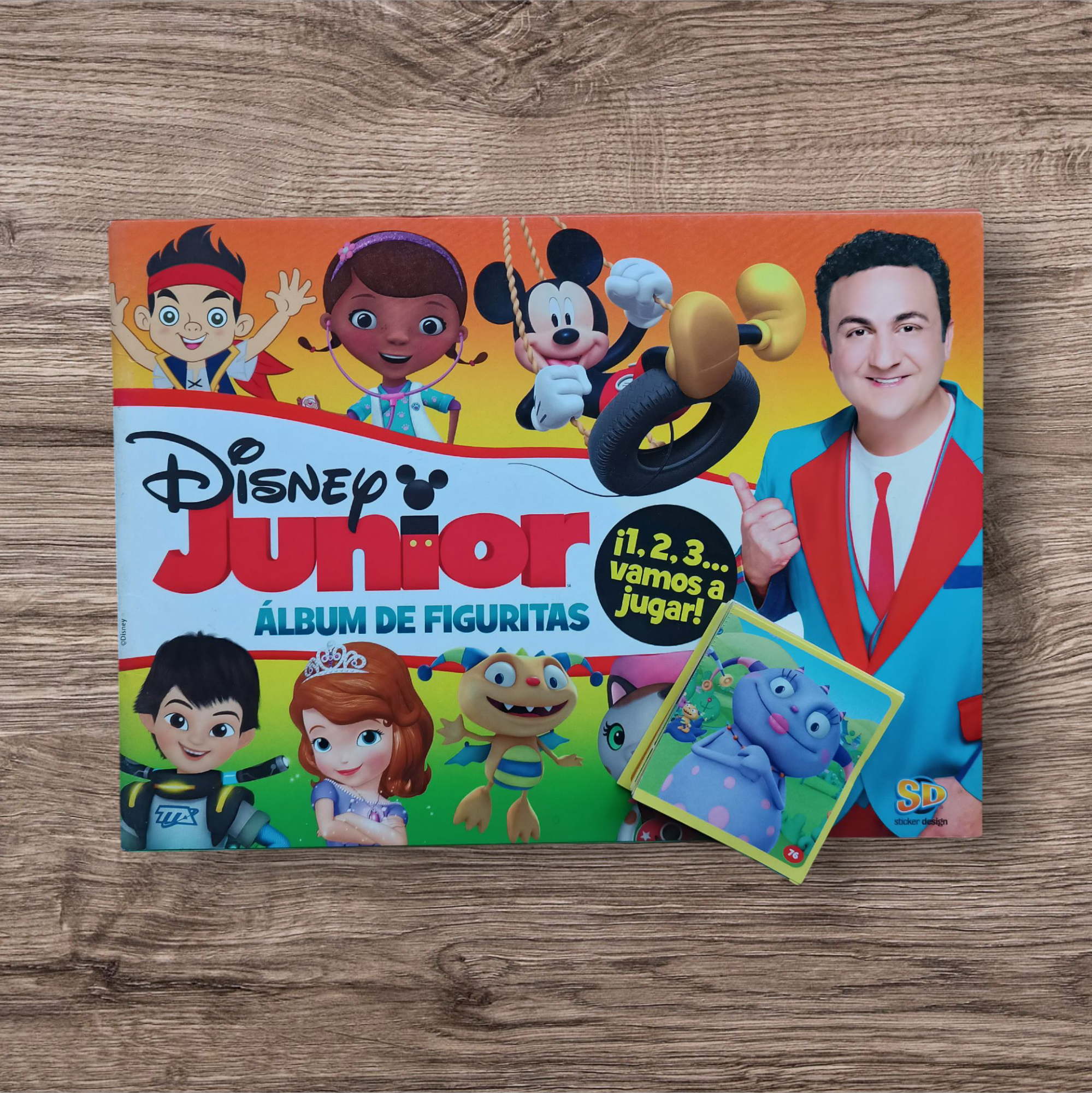 Álbum + 84 figuritas sin repetir Disney Junior