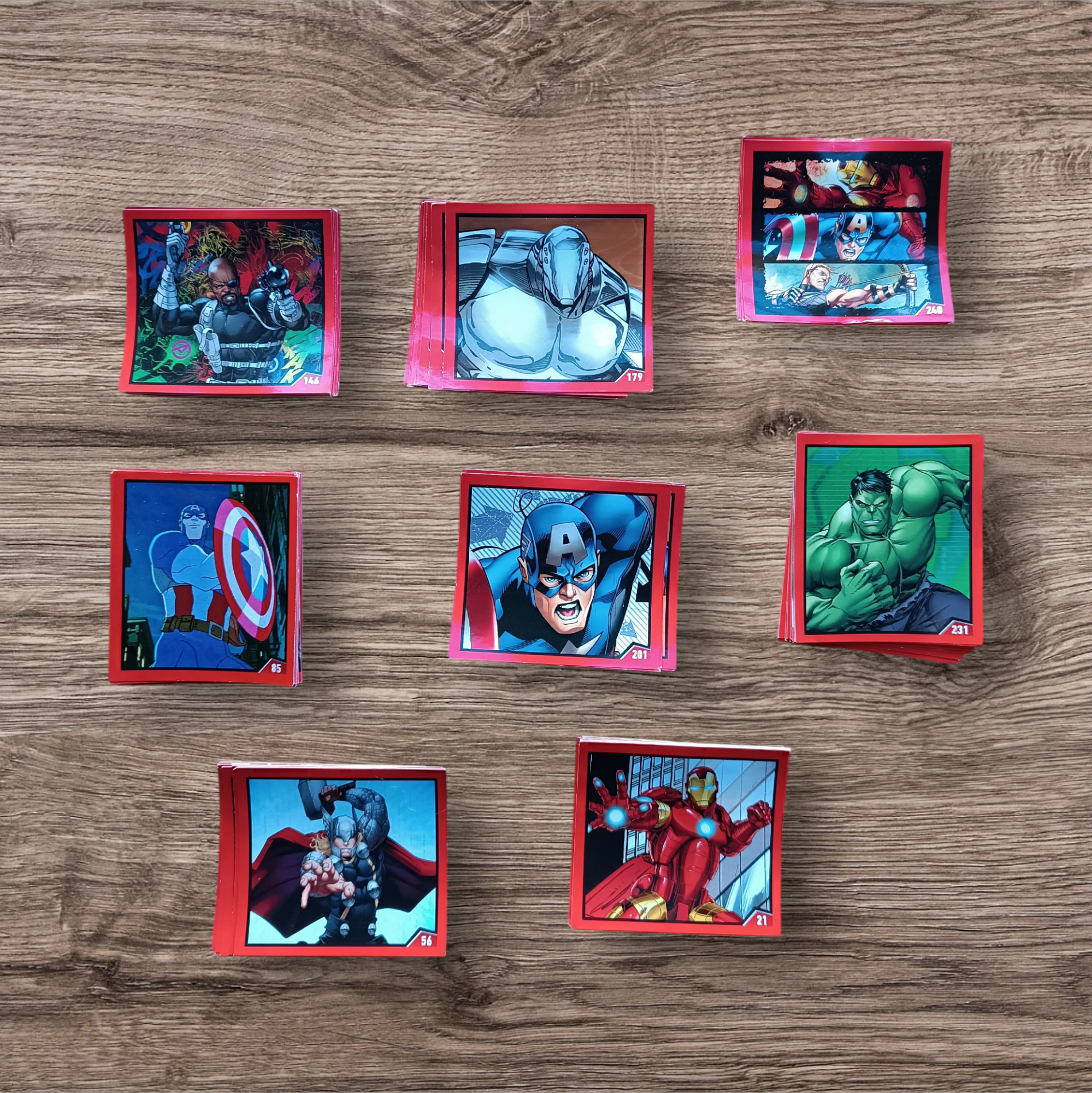 Lote 131 figuritas sin repetir Avengers