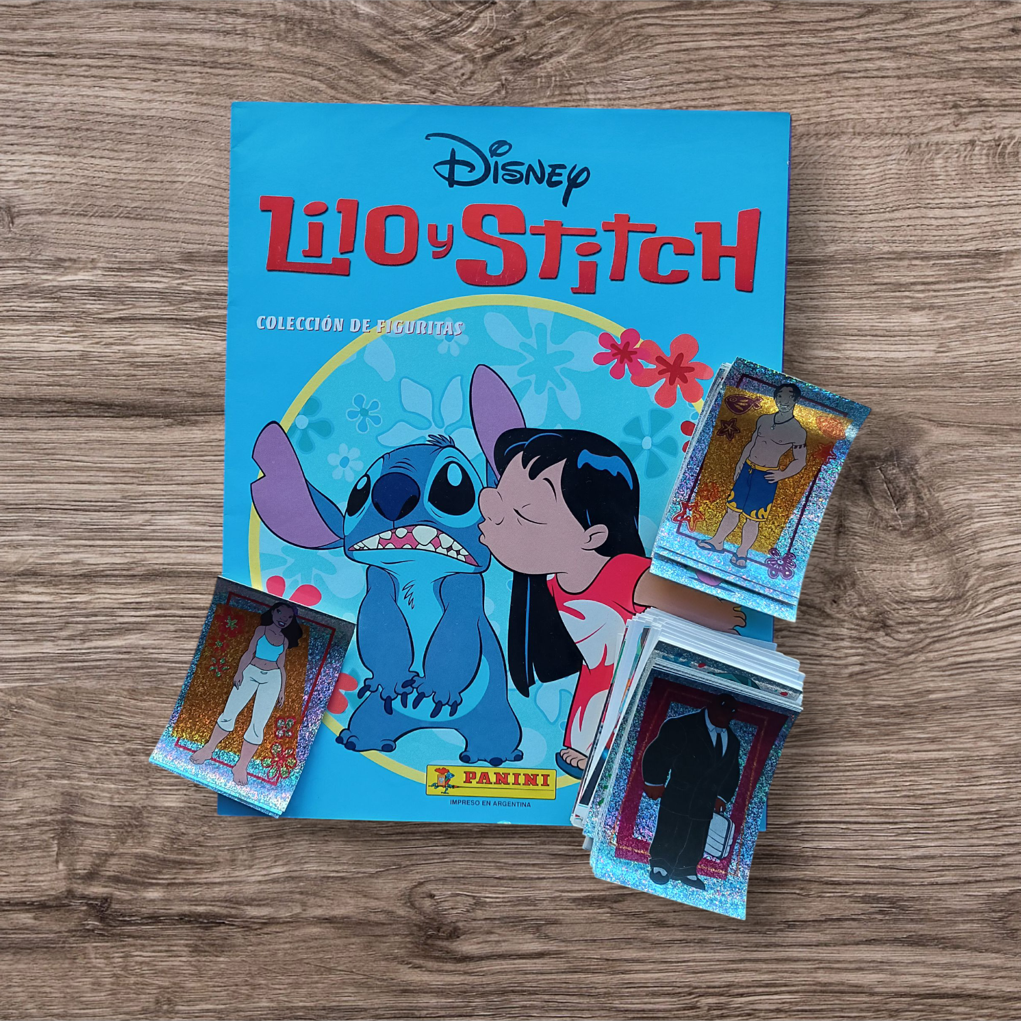 Álbum + 140 figuritas Lilo & Stich