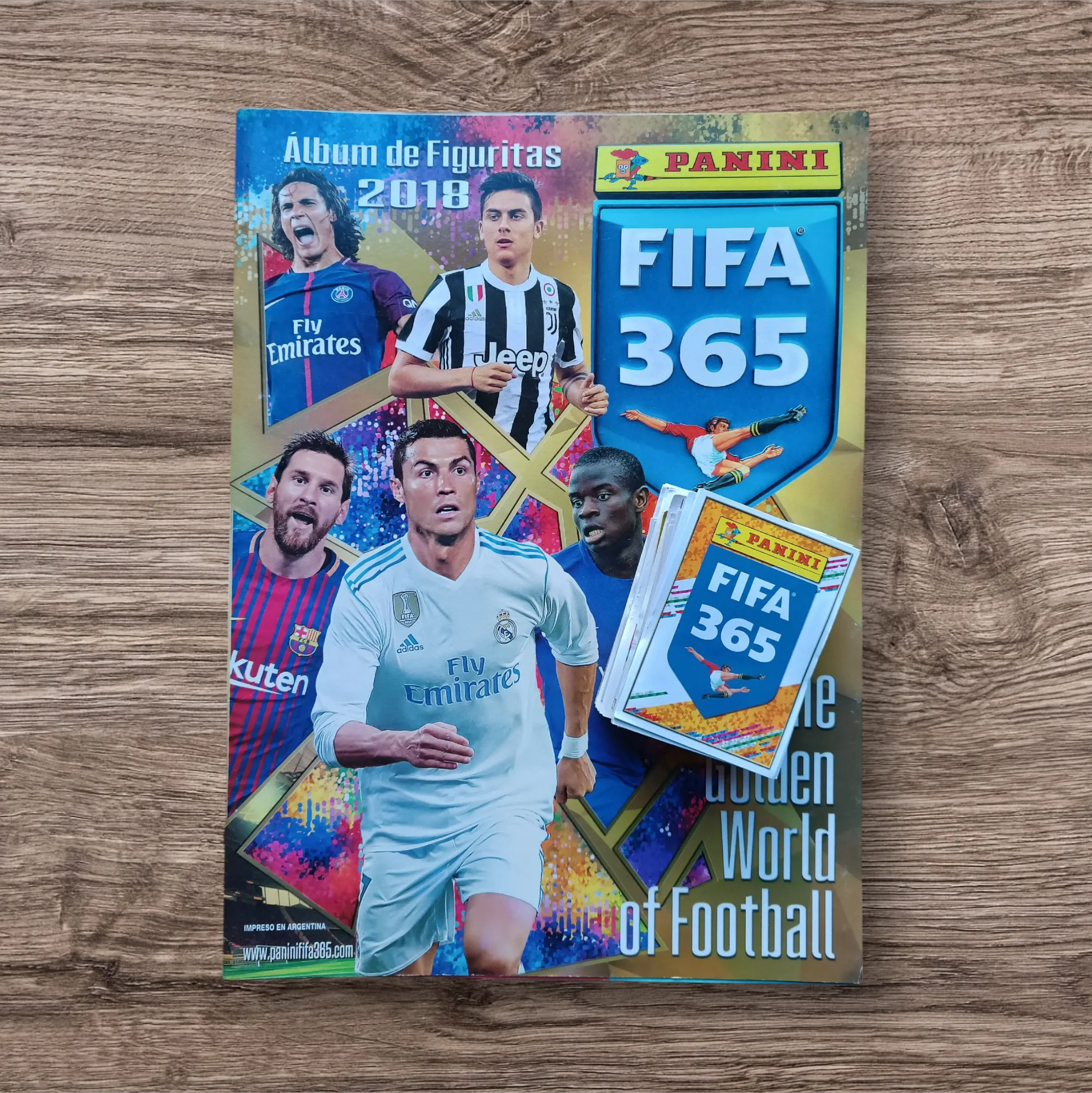 Álbum + 105 figuritas sin repetir FIFA 365 2018