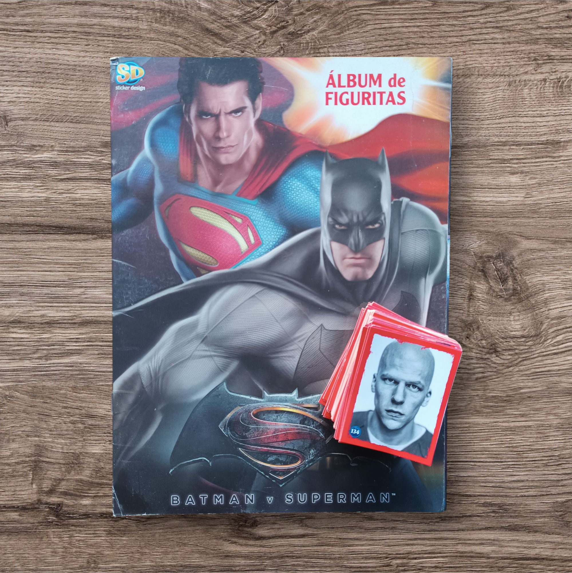 Álbum + 162 figuritas sin repetir Batman vs Superman