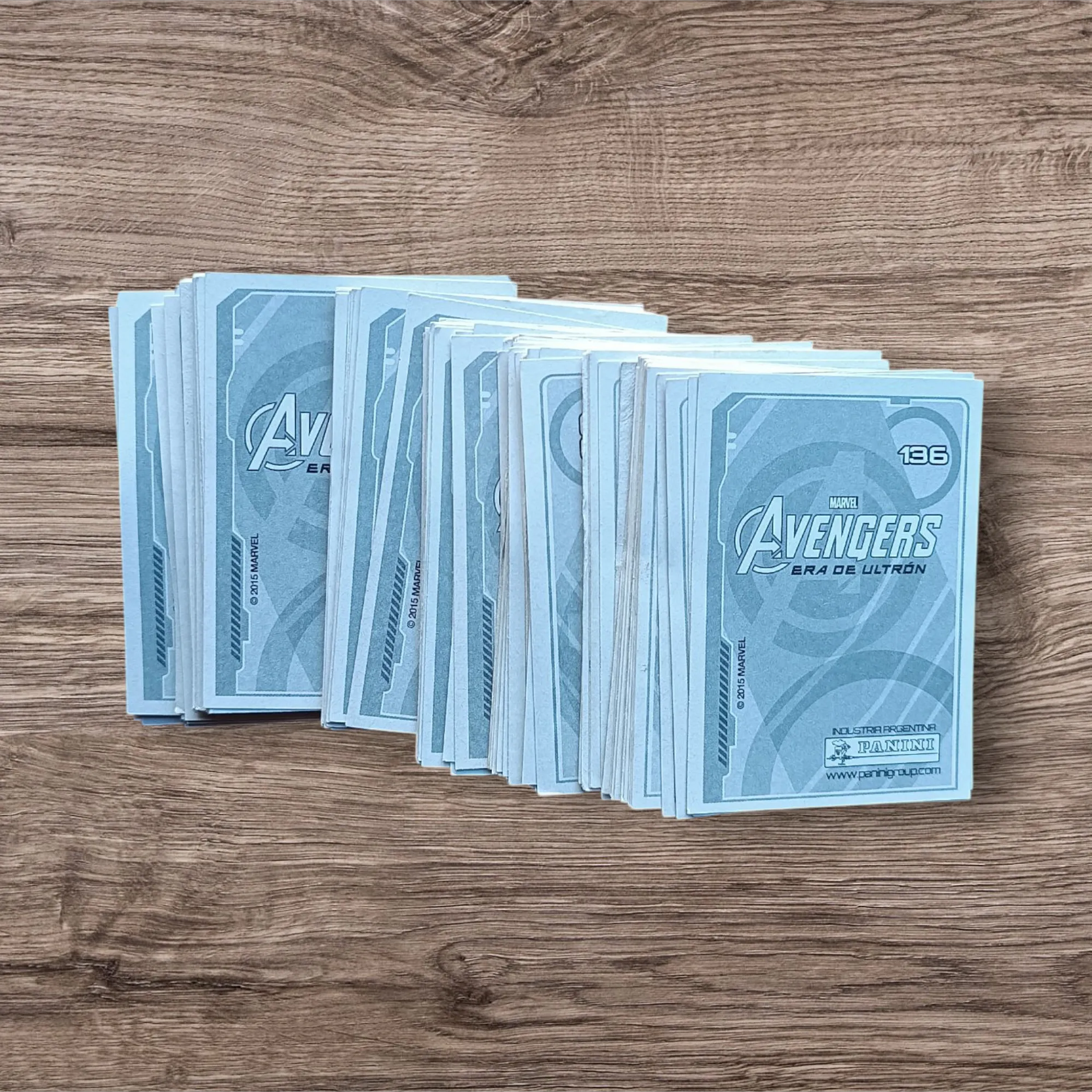 Lote 110 figuritas sin repetir Avengers Era de Ultrón