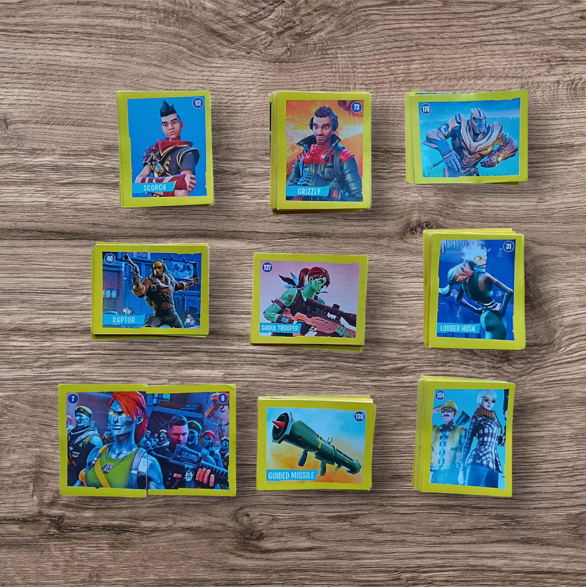 Lote 160 figuritas sin repetir Fortnite