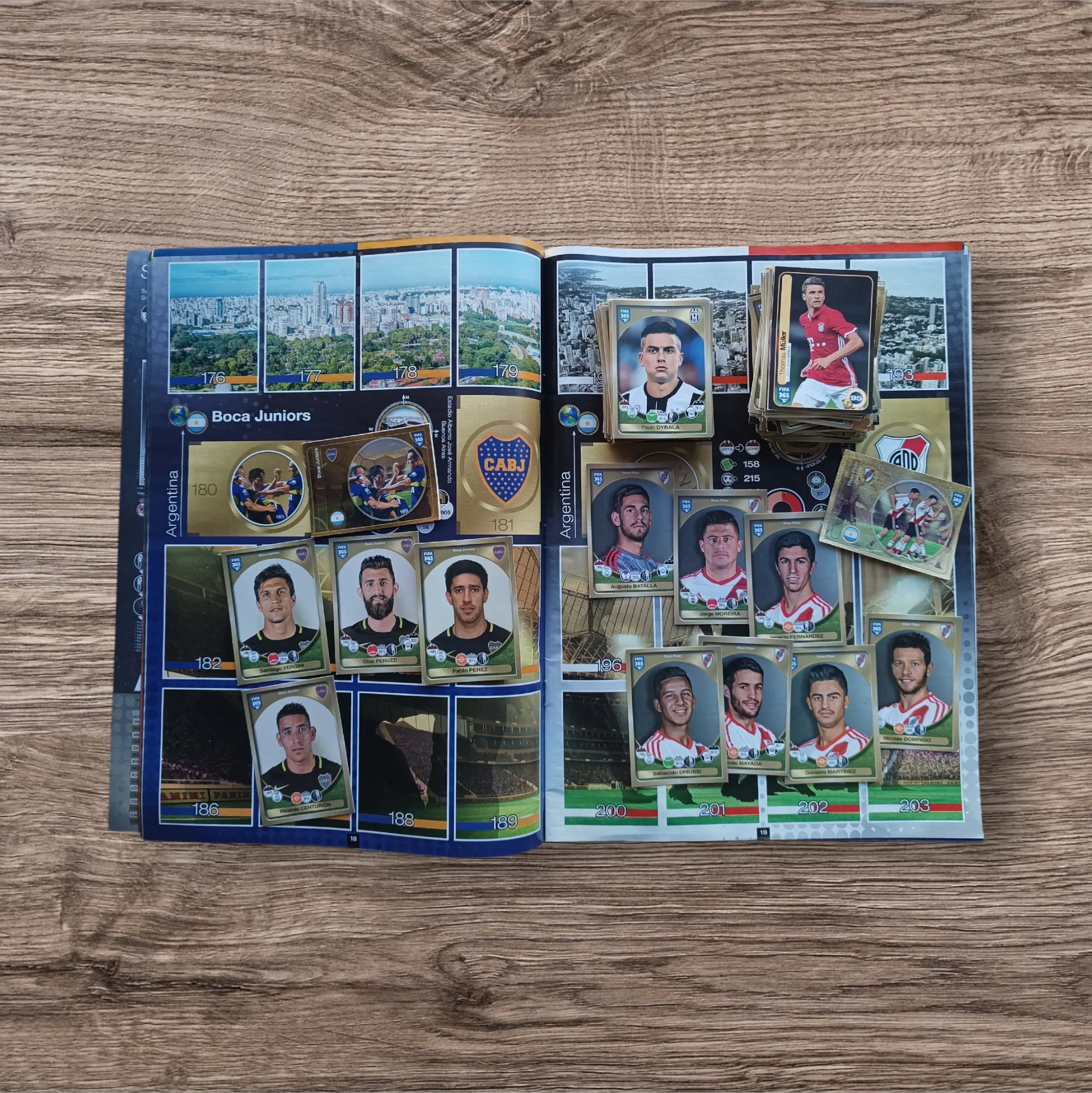 Álbum + 376 figuritas sin repetir FIFA 365 Año 2017