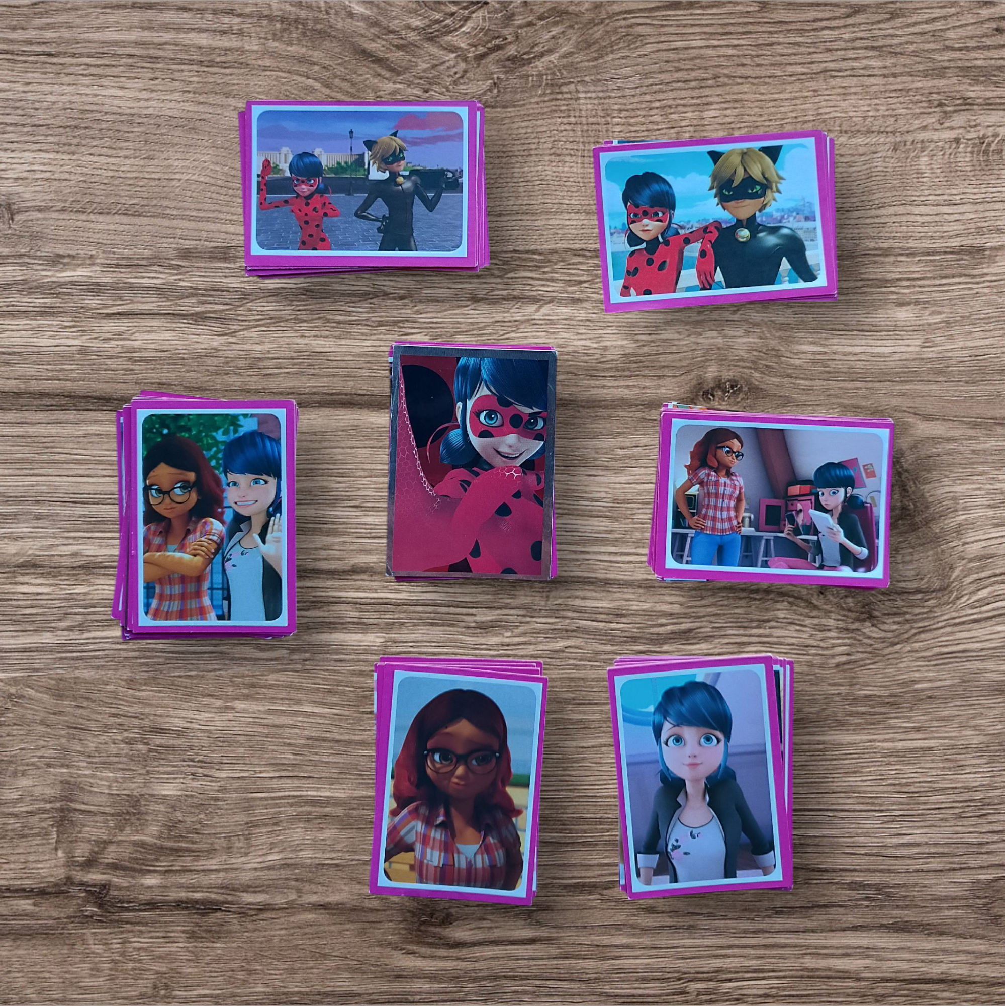 Lote 51 figuritas sin repetir Miraculous 2017