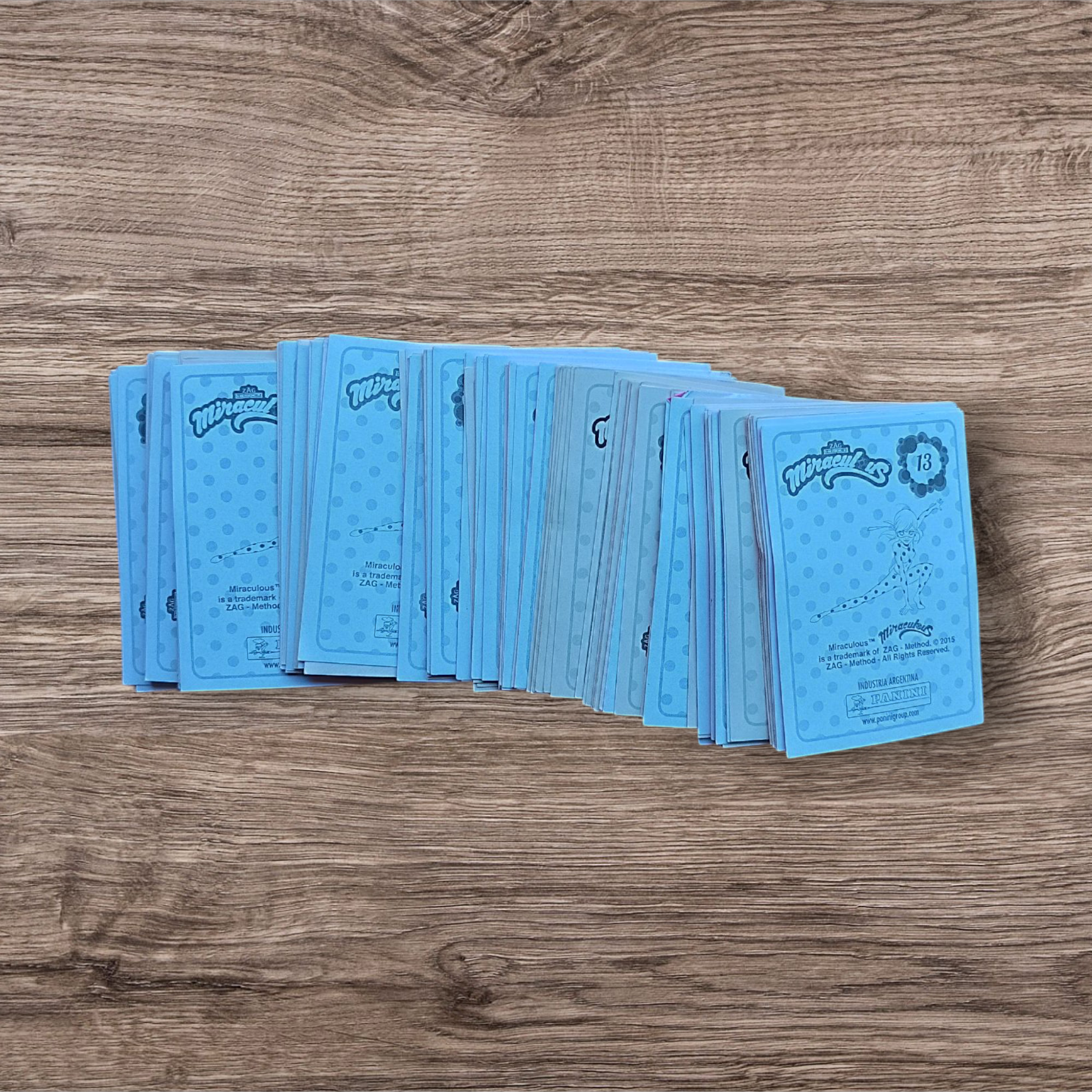 Lote 182 figuritas sin repetir Miraculous