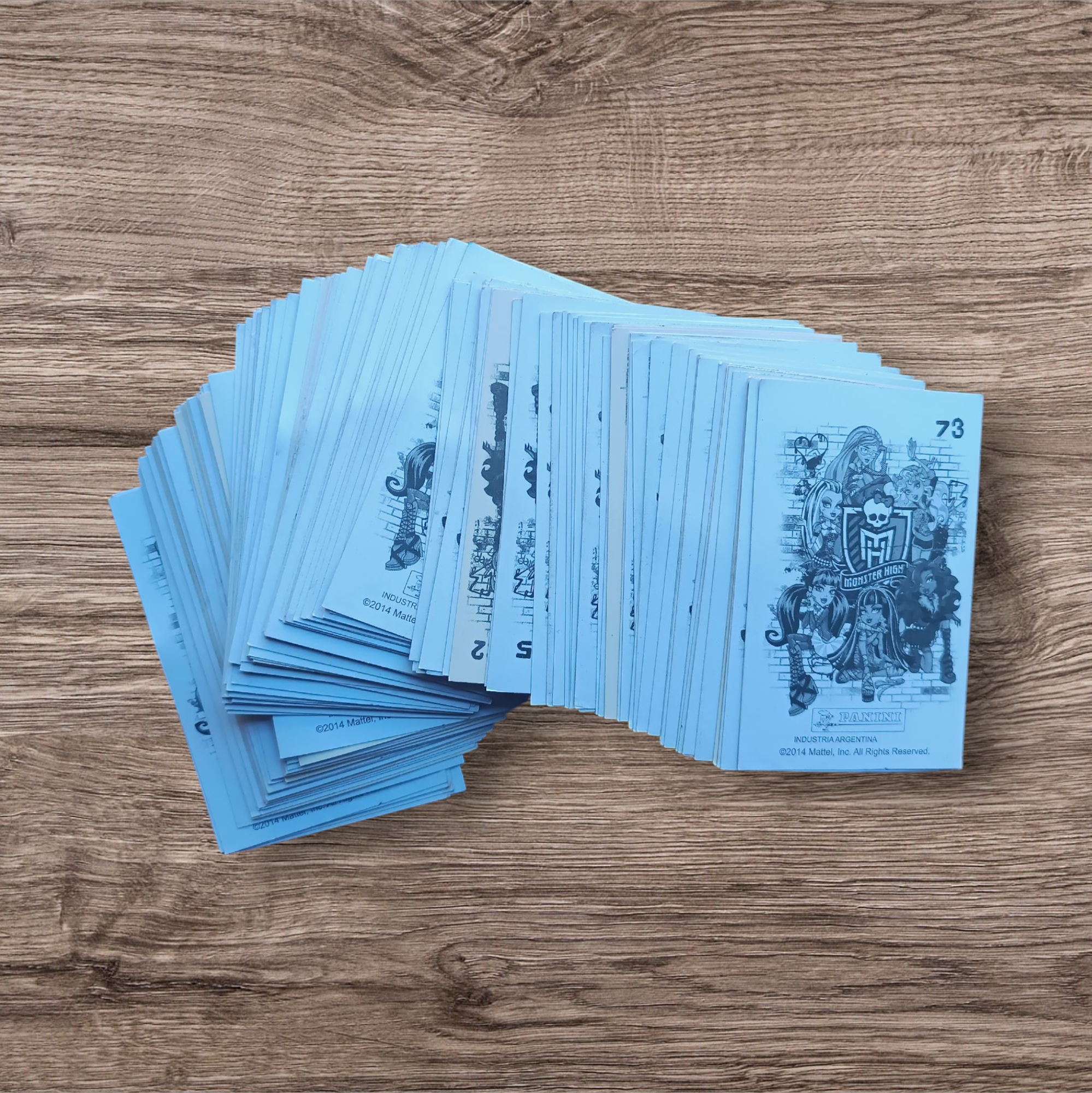 Lote 224 figuritas sin repetir Monster High