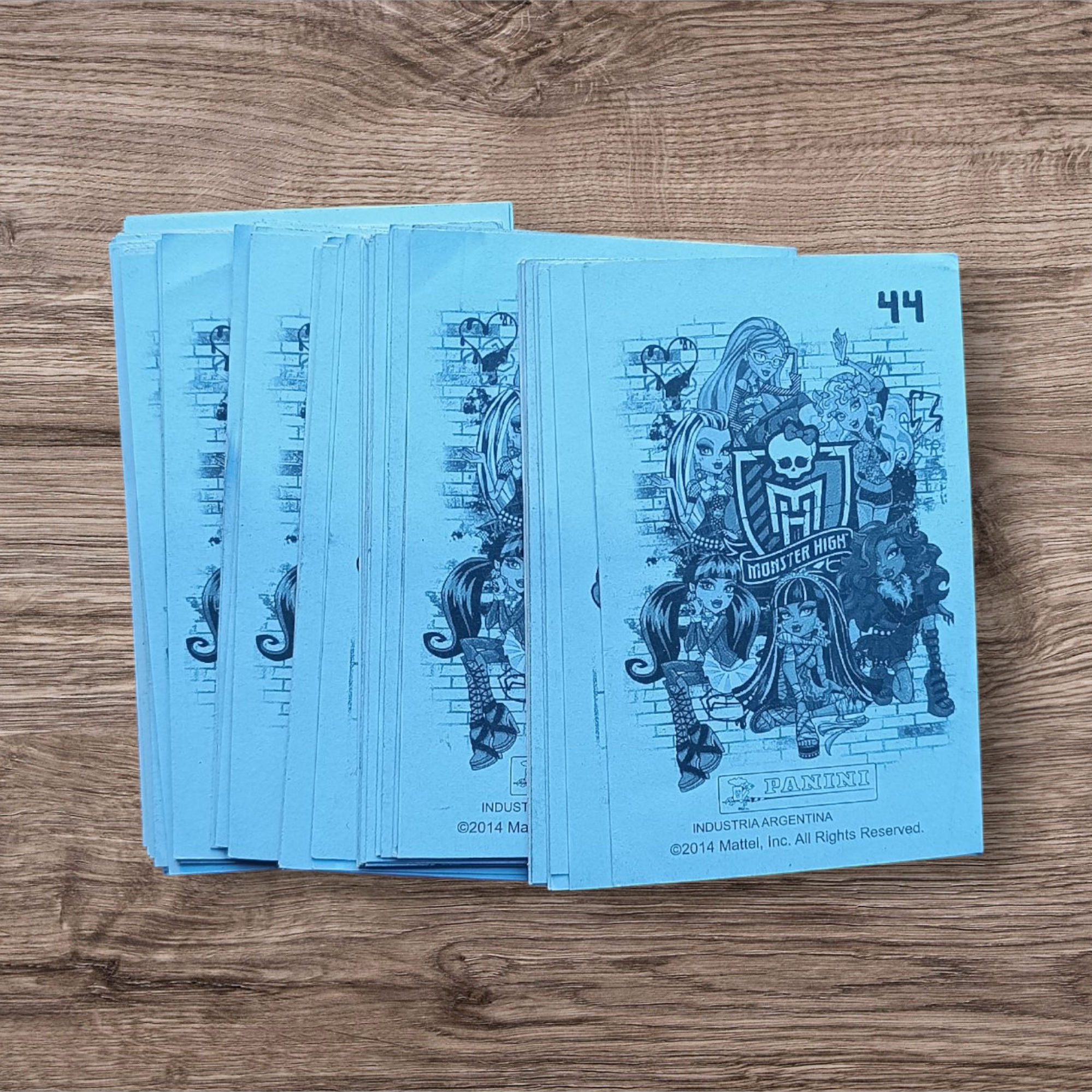 Lote 61 figuritas sin repetir Monster High