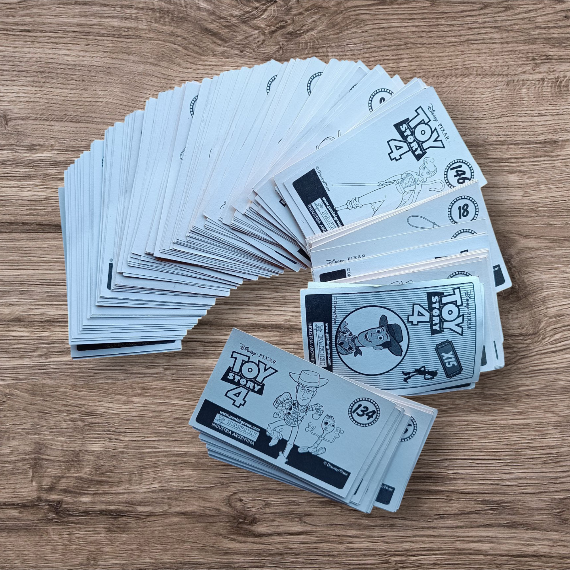 Lote 182 figuritas sin repetir Toy Story 4