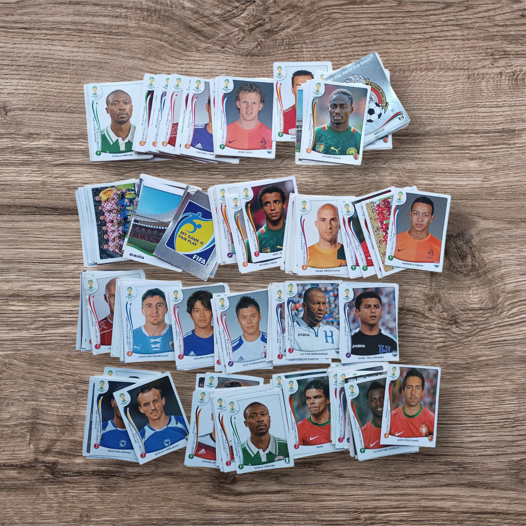 Lote 257 figuritas Mundial Brasil 2014