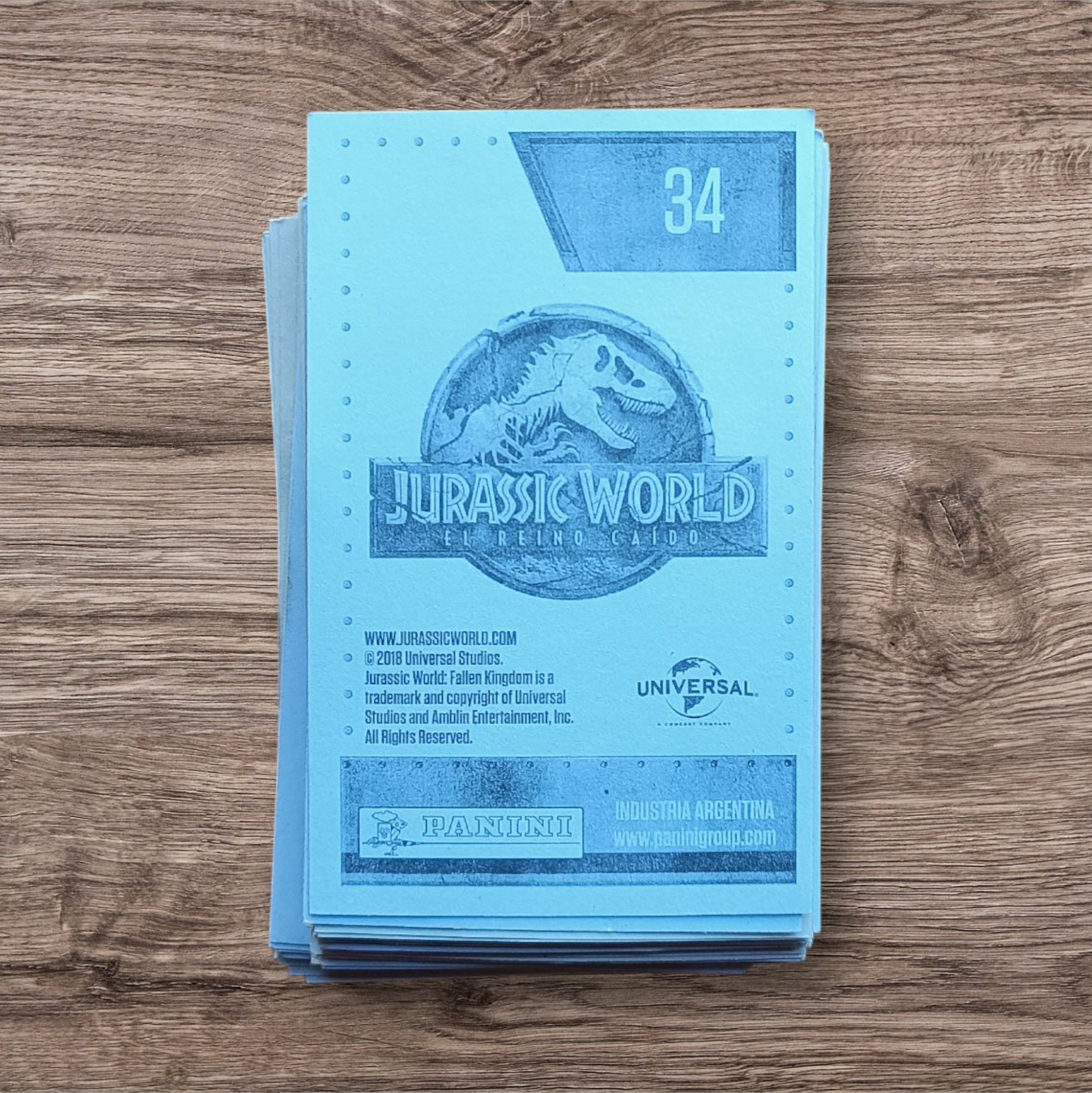 Lote 88 figuritas sin repetir Jurassic World El reino caído