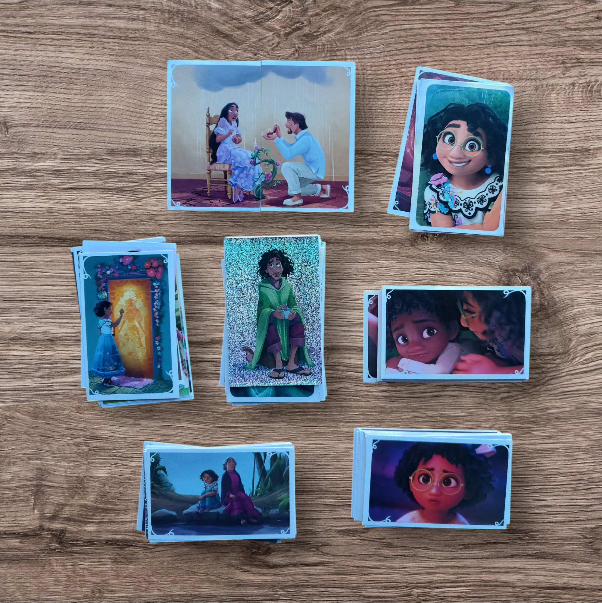 Lote 120 figuritas sin repetir Disney Encanto