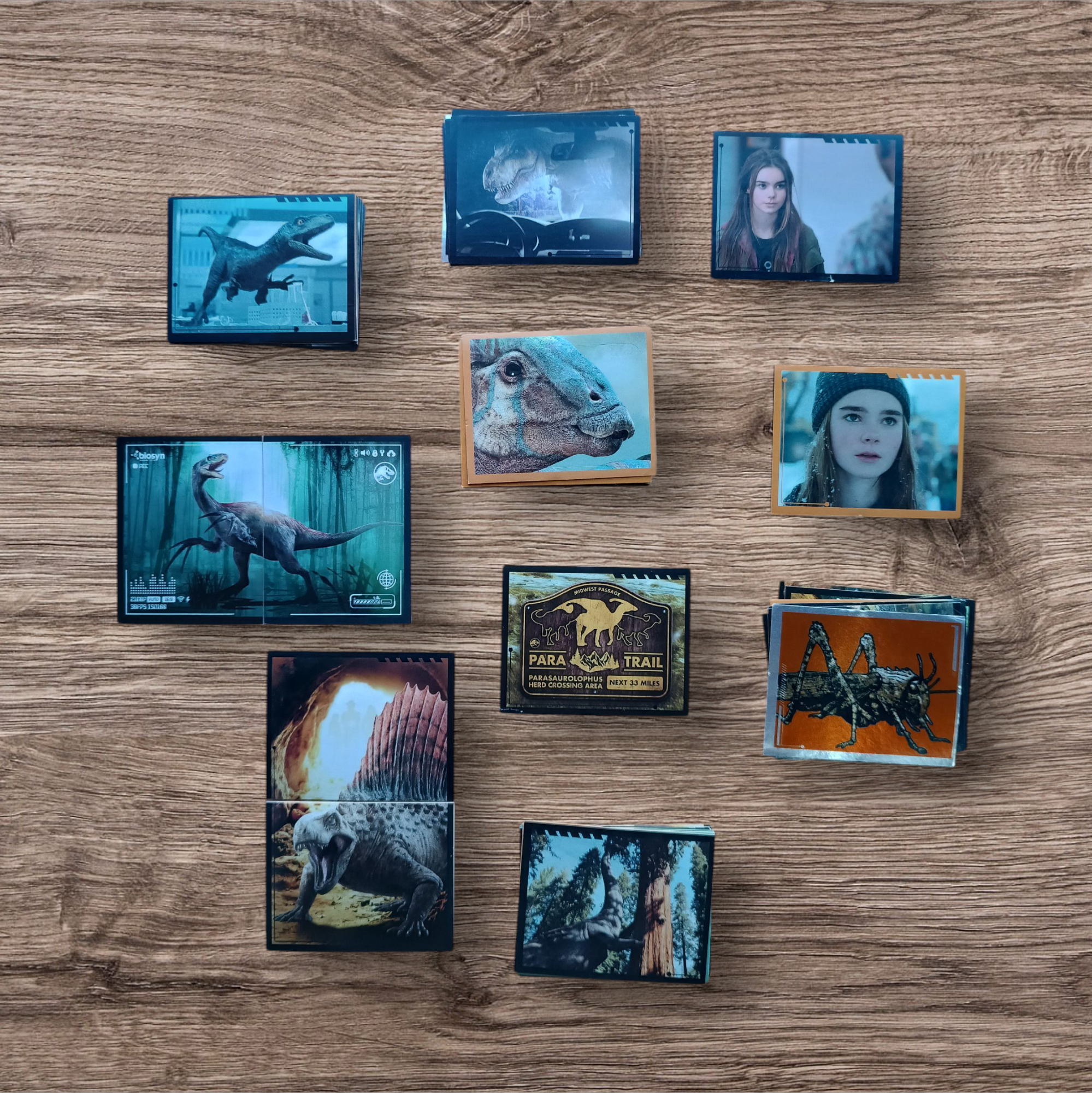 Lote 59 figuritas sin repetir Jurassic World Dominion