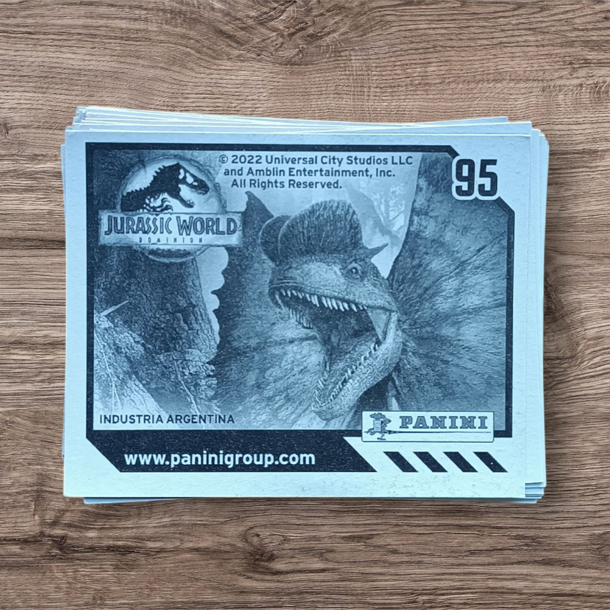 Lote 59 figuritas sin repetir Jurassic World Dominion