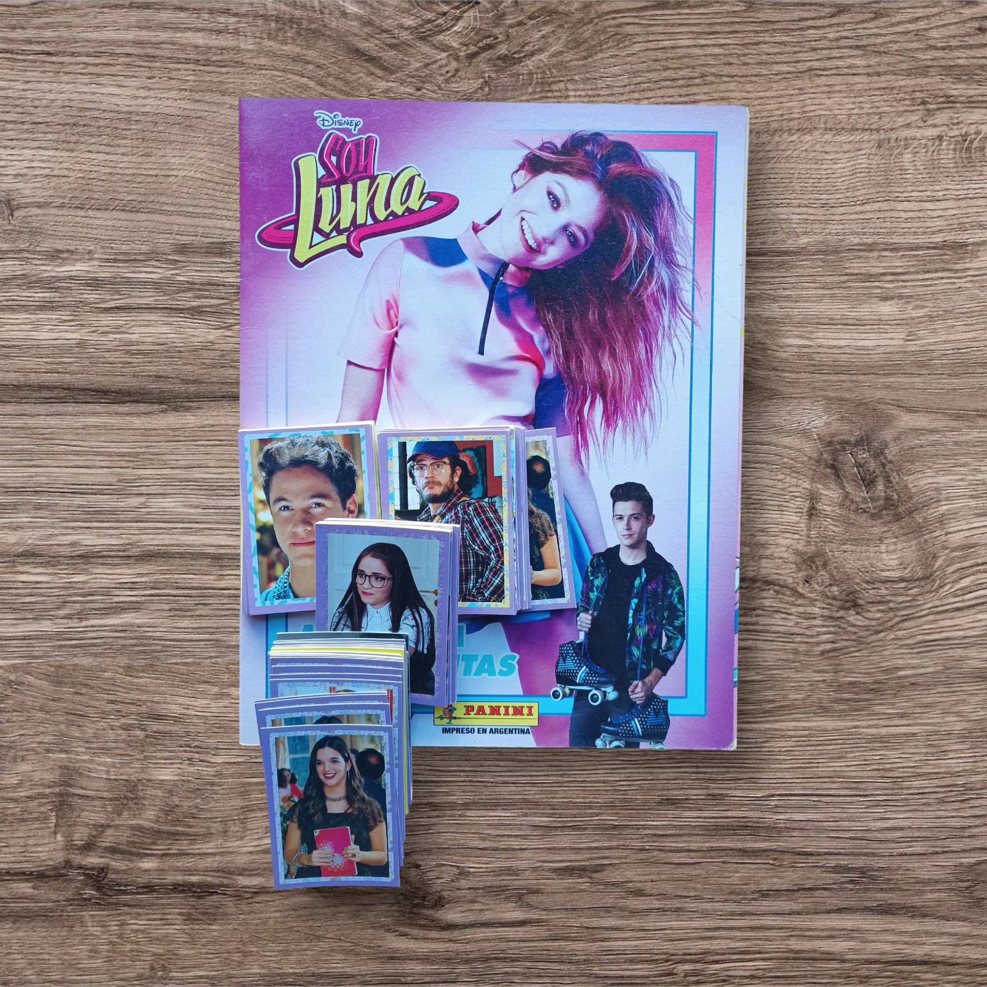 Álbum + 126 figuritas Soy Luna
