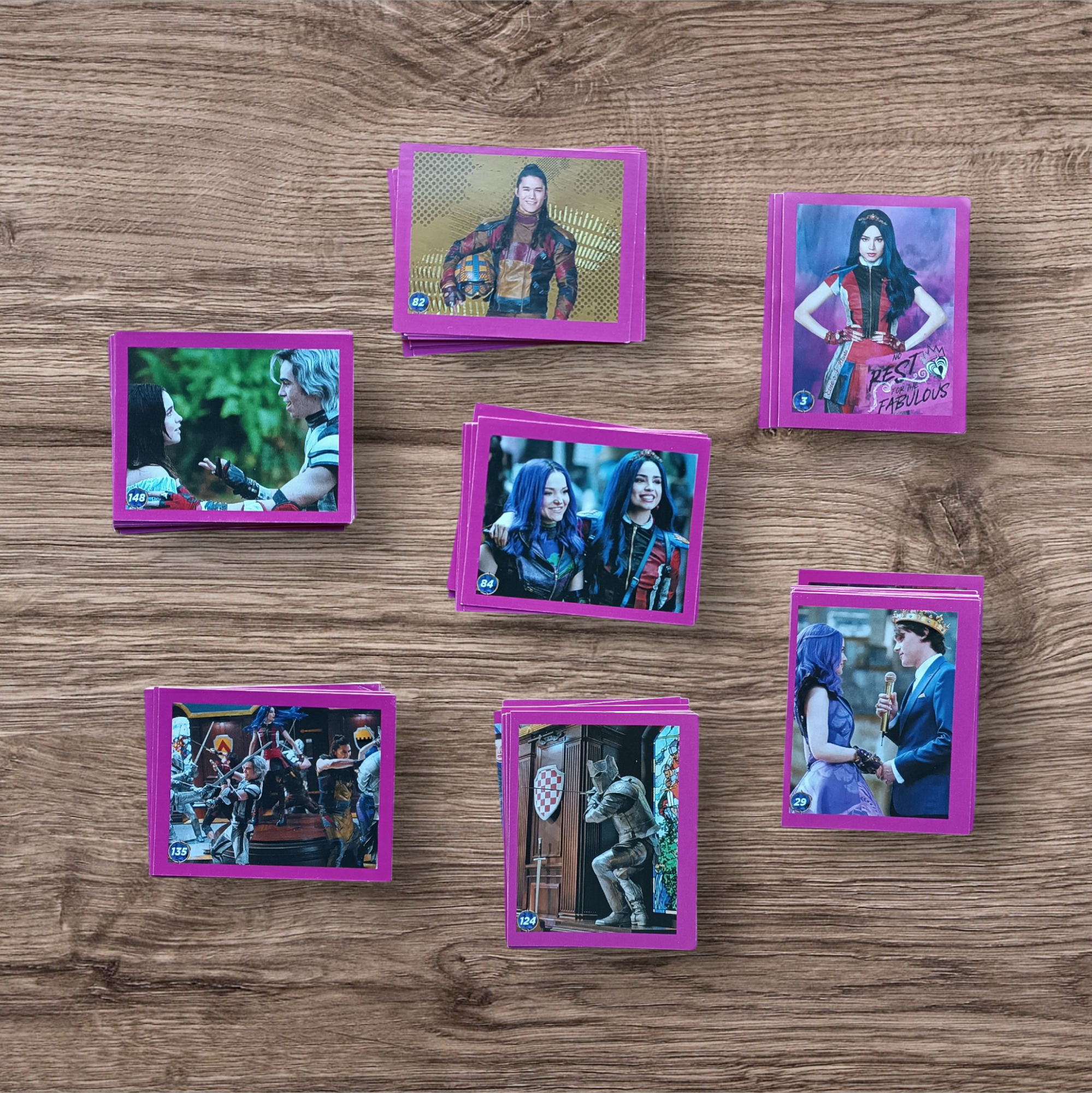 Lote 67 figuritas sin repetir Descendientes 3