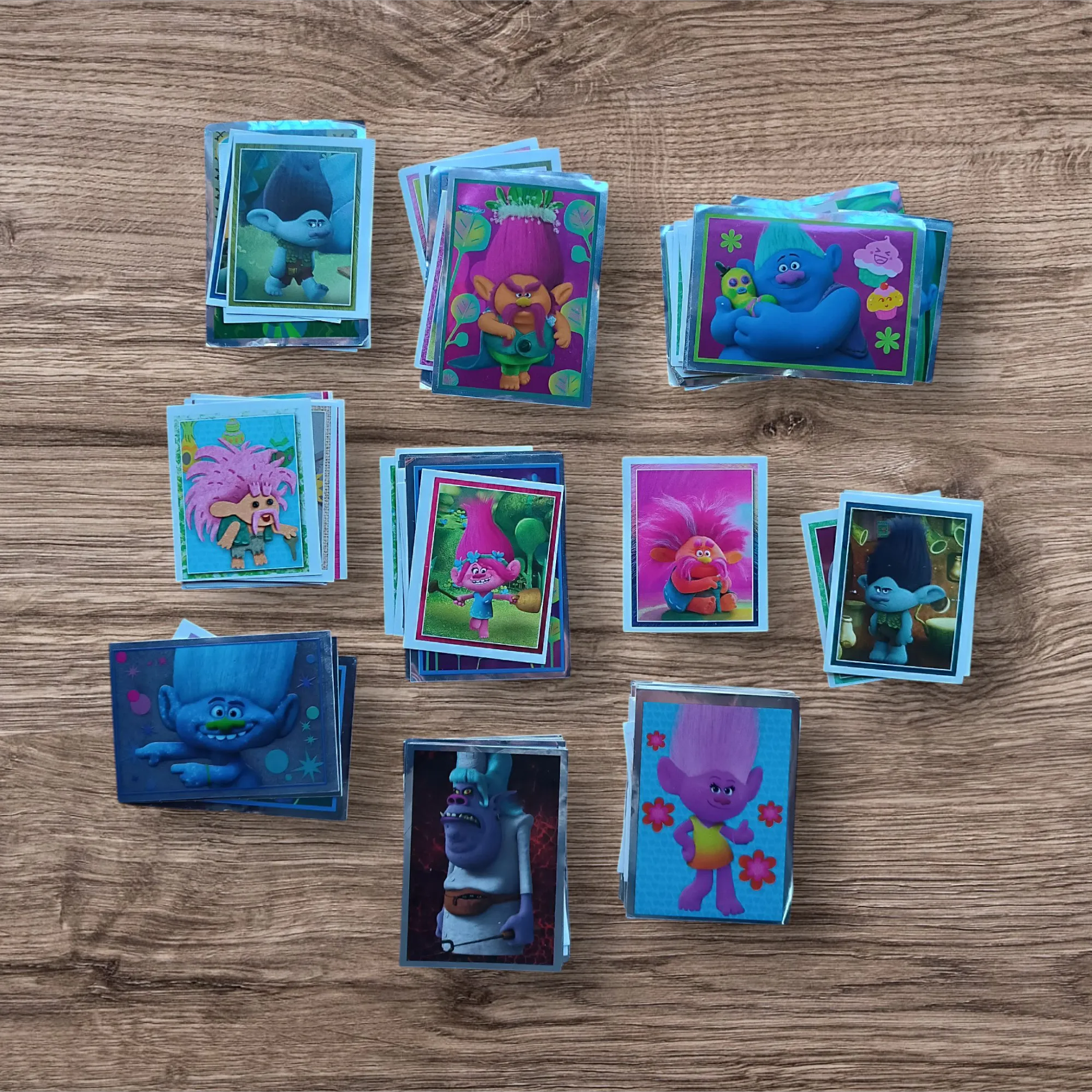 Lote 136 figuritas sin repetir Trolls
