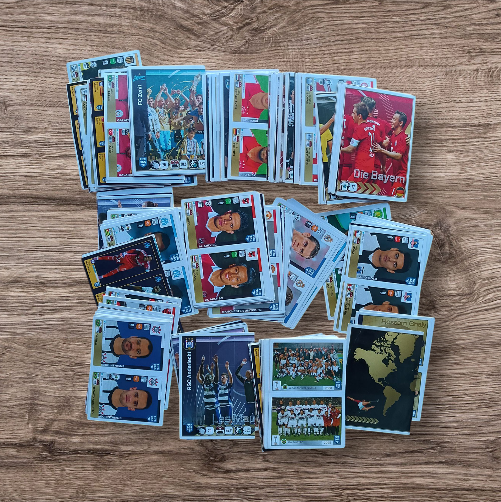 Lote 368 figuritas sin repetir de FIFA 365 del 2016