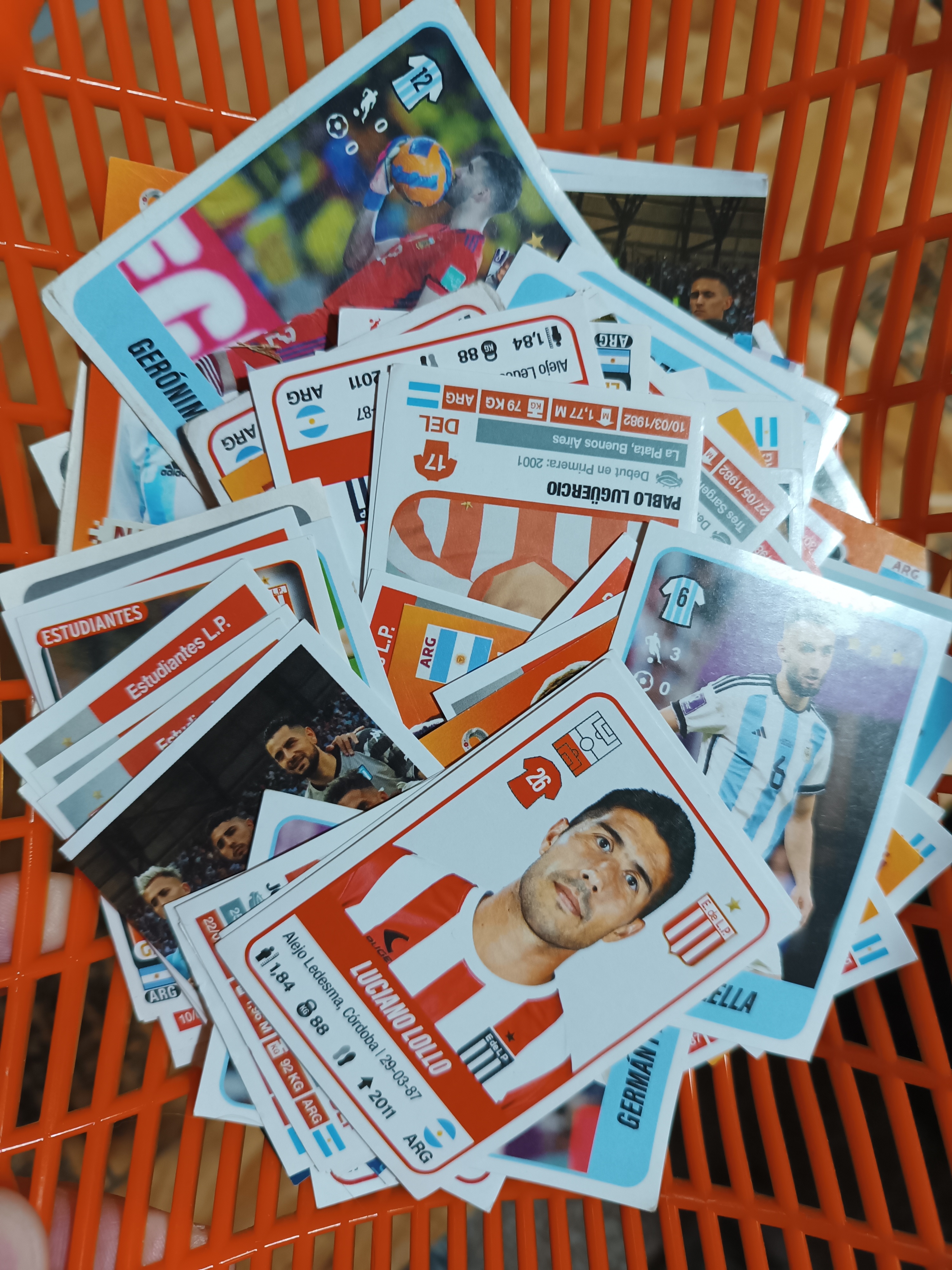 Lote de figuritas Estudiantes y selección Argentina